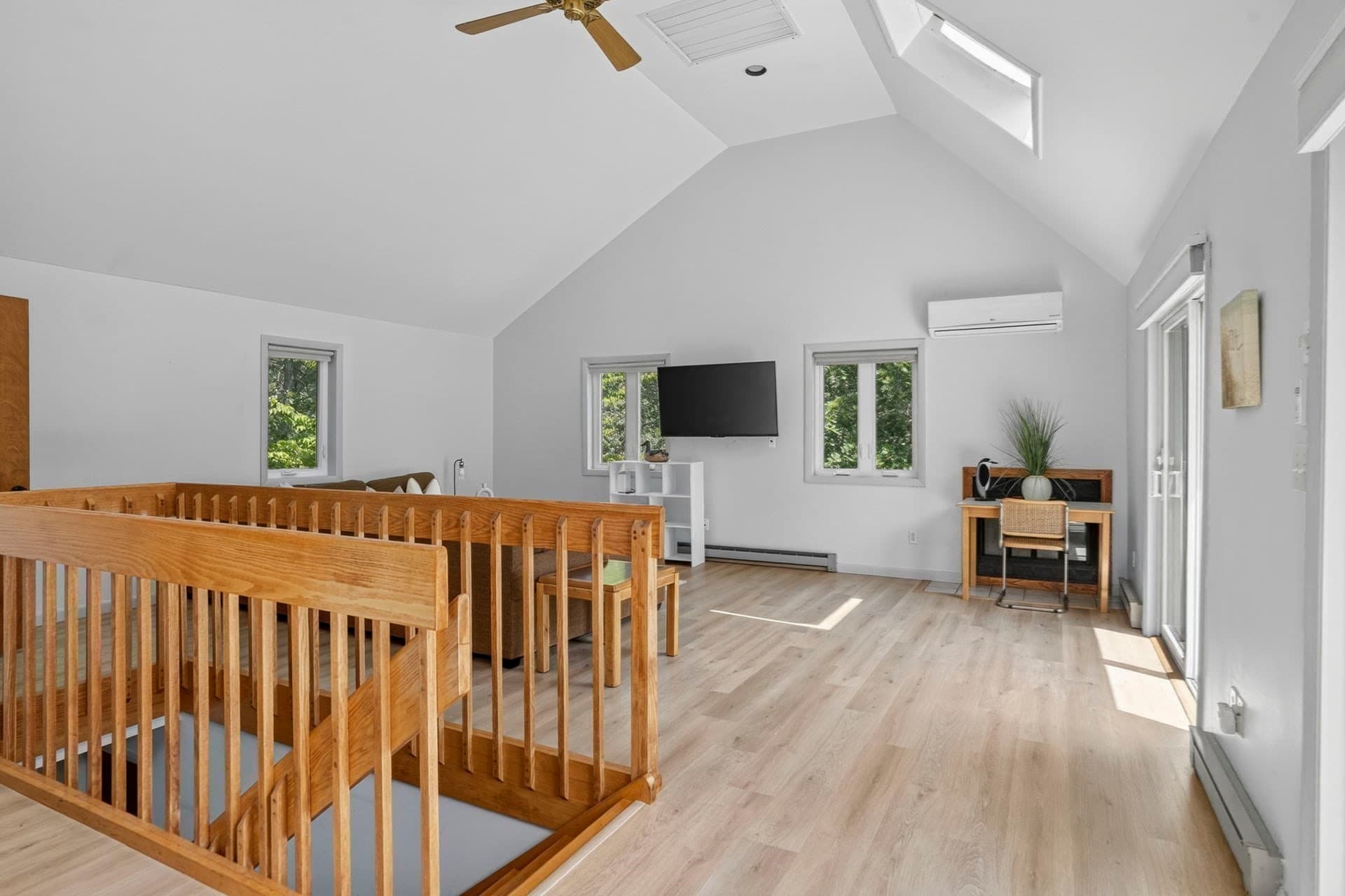 Single Family Residence at 14 High Meadow Ln, Oak Bluffs MA 02557, photo 13 of 39