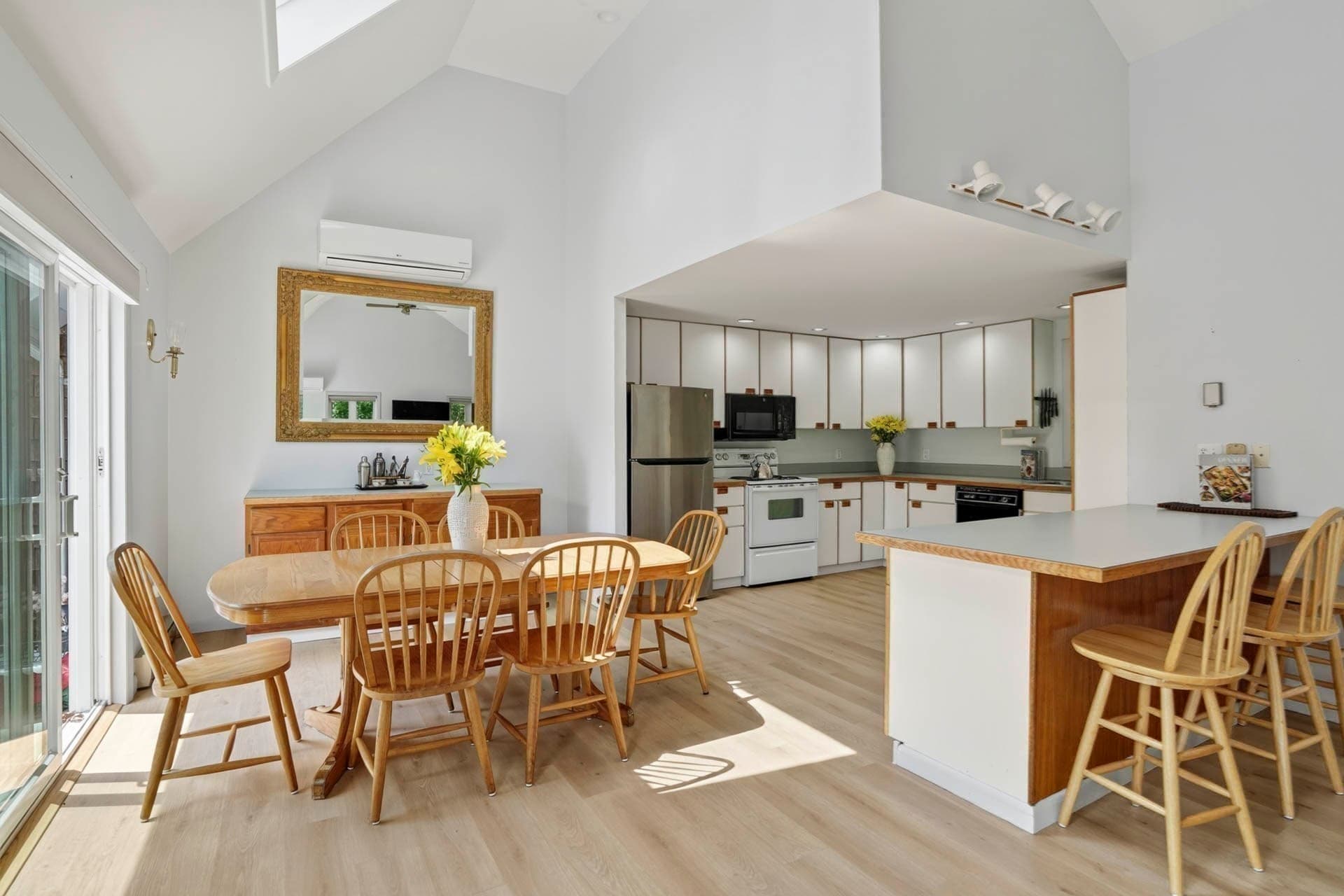 Single Family Residence at 14 High Meadow Ln, Oak Bluffs MA 02557, photo 17 of 39