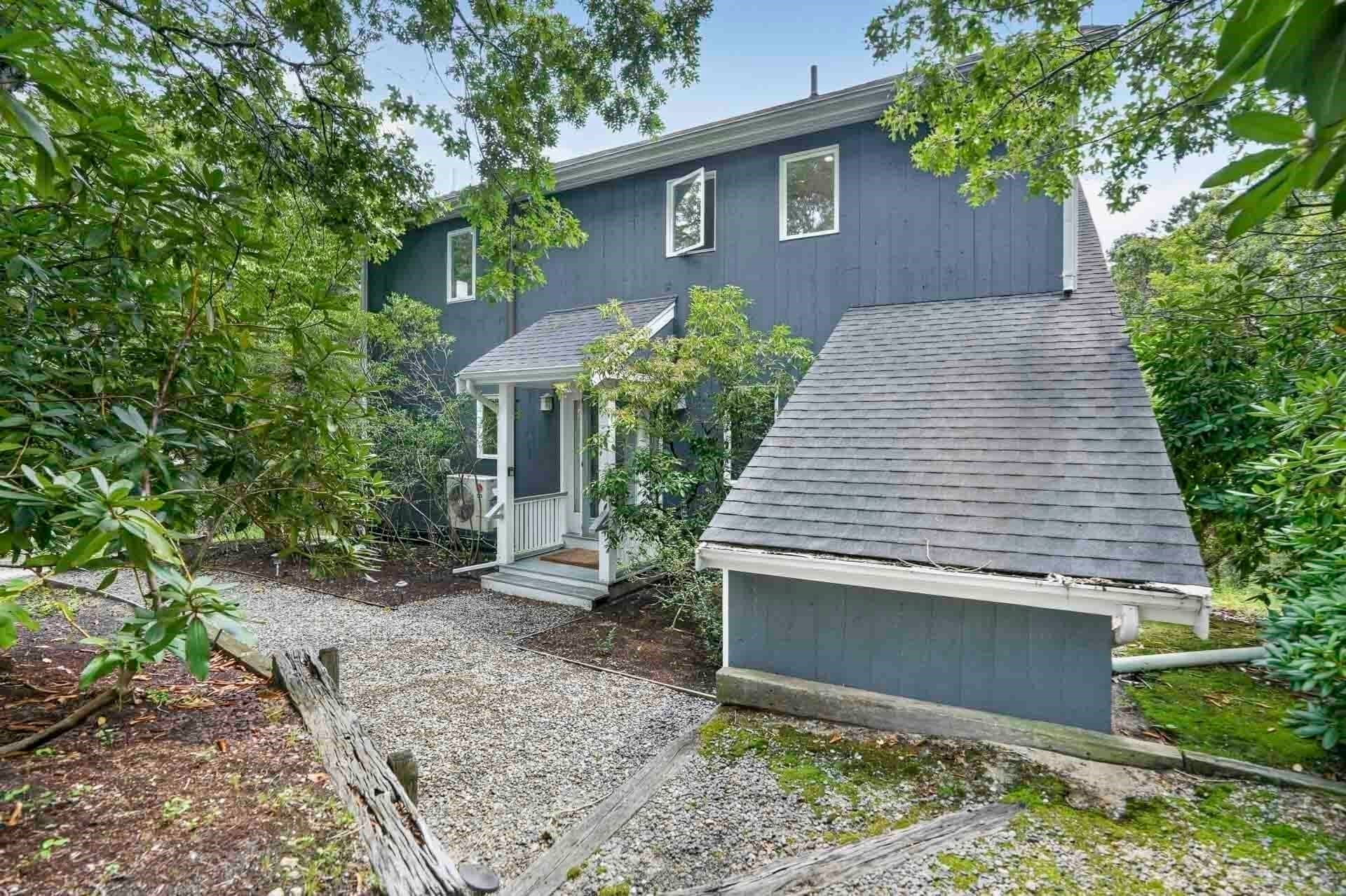 14 High Meadow Ln, Oak Bluffs MA 02557