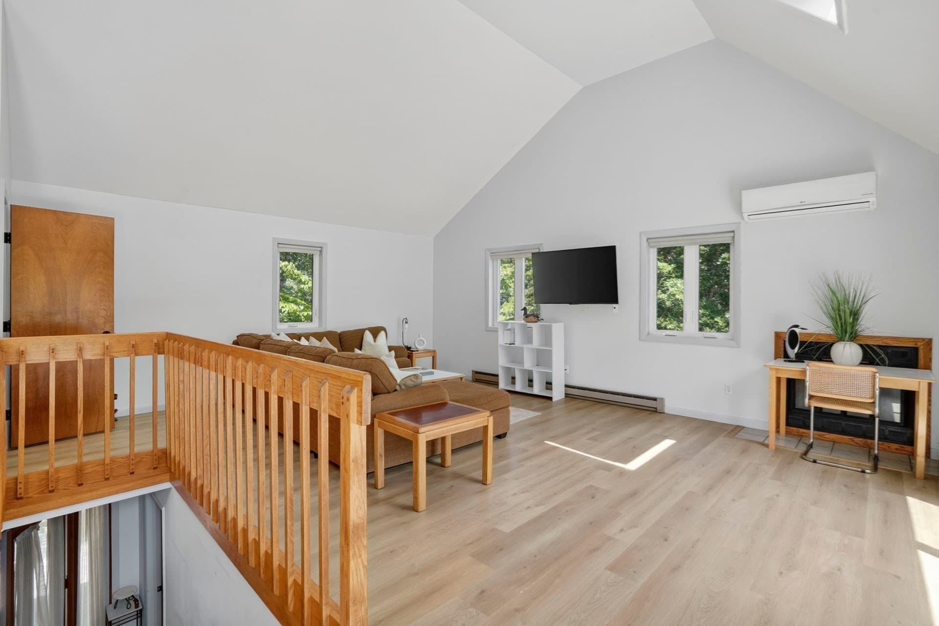 Single Family Residence at 14 High Meadow Ln, Oak Bluffs MA 02557, photo 14 of 39