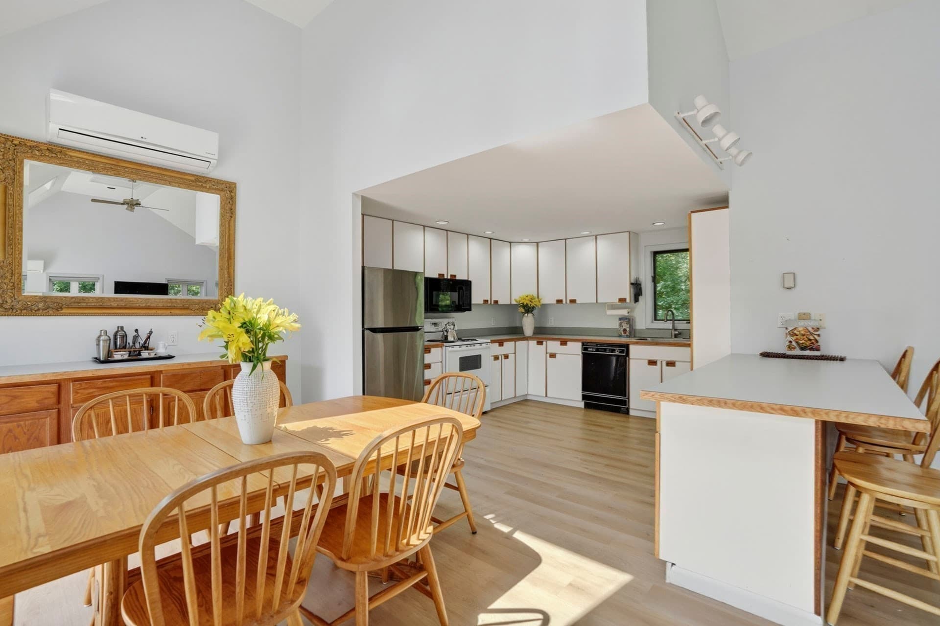 Single Family Residence at 14 High Meadow Ln, Oak Bluffs MA 02557, photo 18 of 39