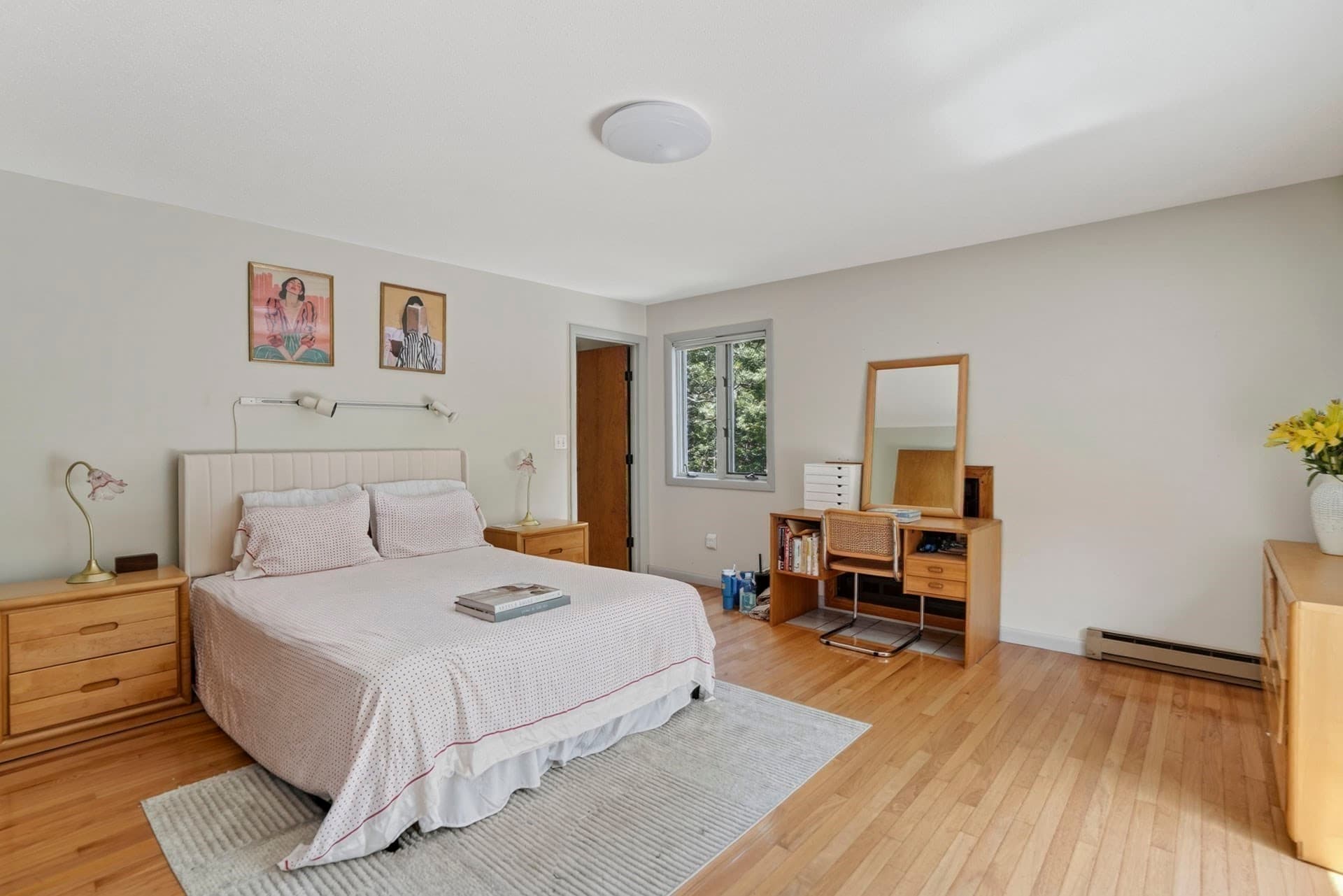 Single Family Residence at 14 High Meadow Ln, Oak Bluffs MA 02557, photo 11 of 39