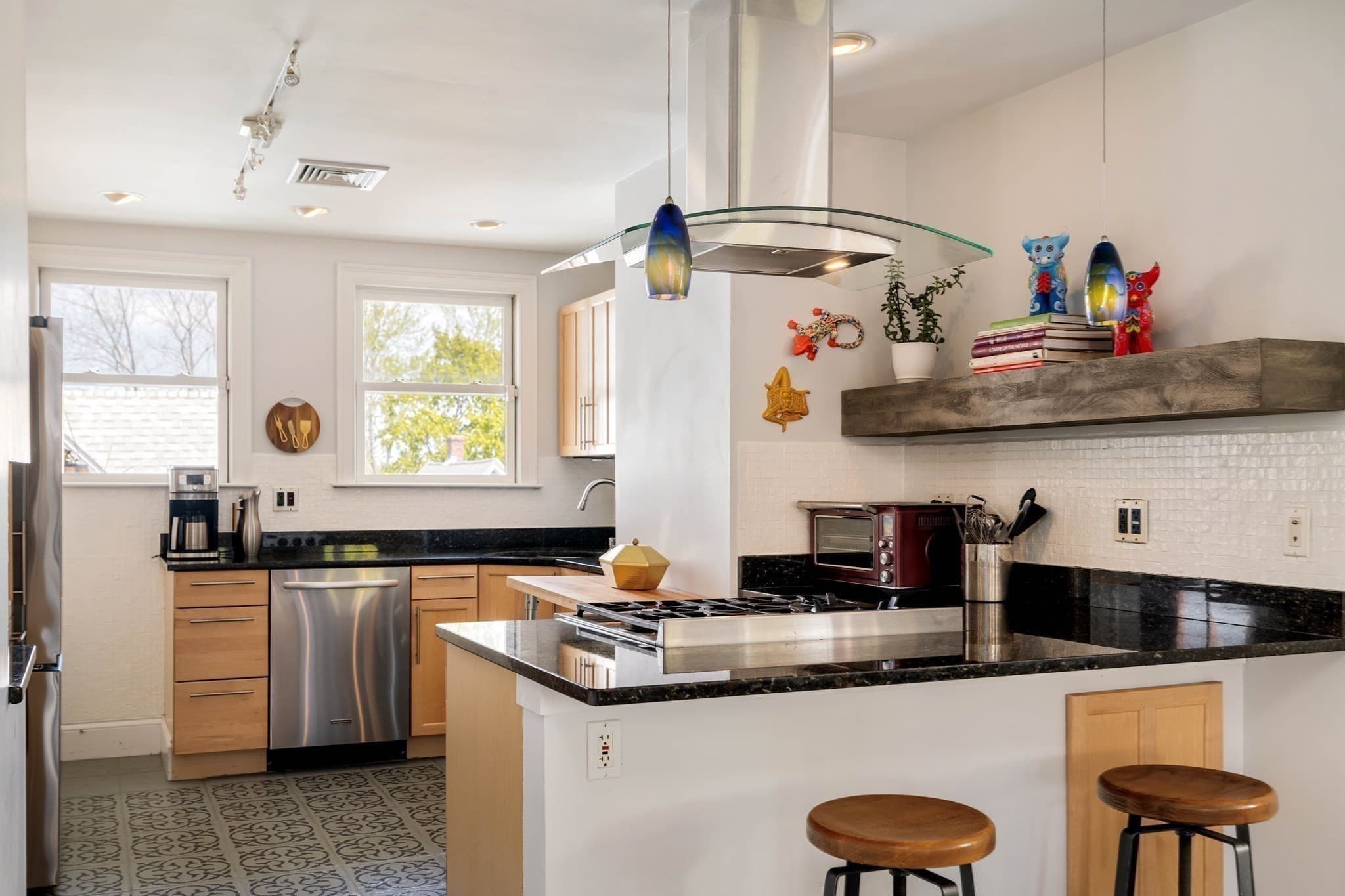 Condominium at 60 Dracut Street # 5, Boston MA 02124, Boston, photo 2 of 42