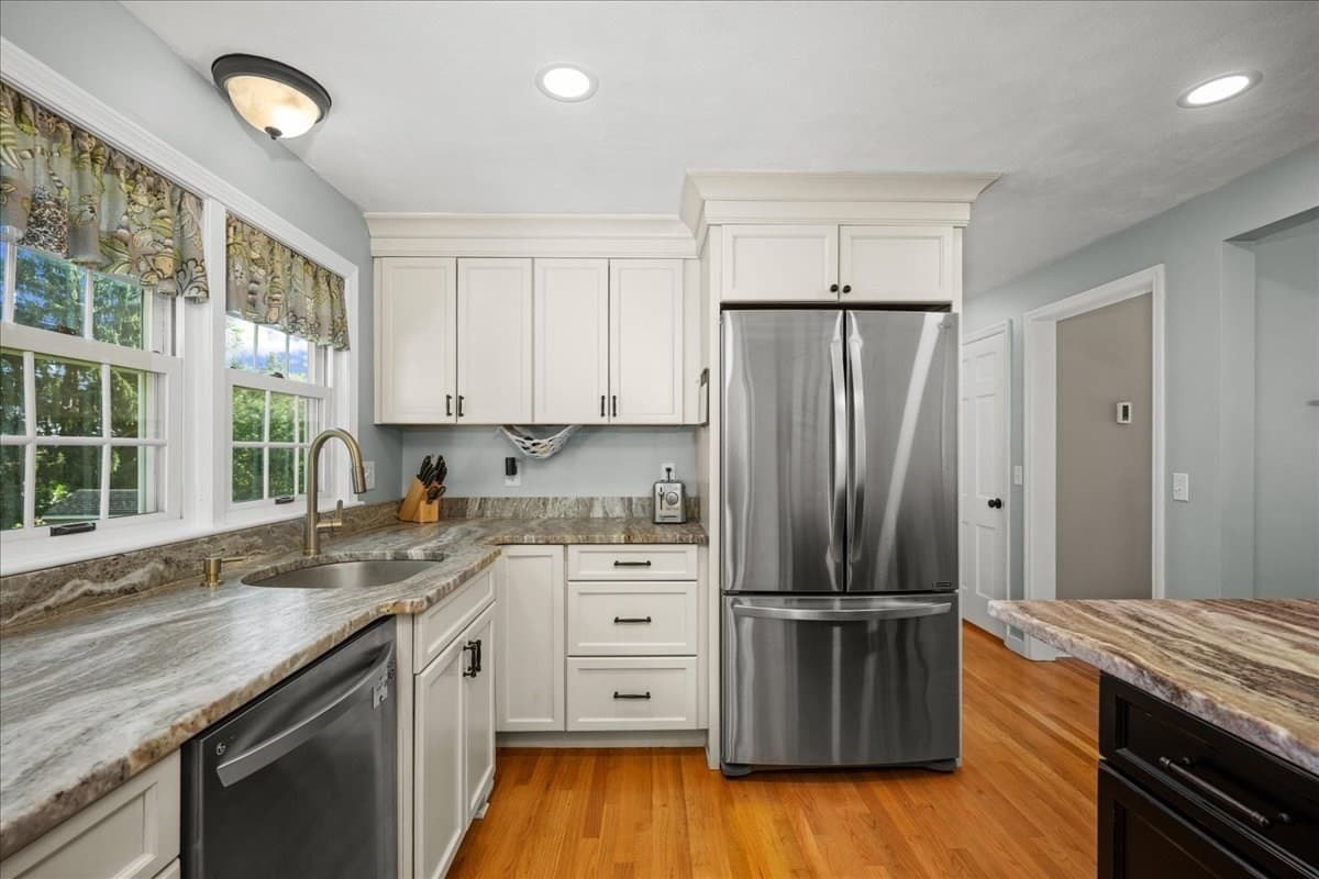 Single Family Residence at 4 Robertson Rd, Auburn MA 01501, Auburn, photo 7 of 42