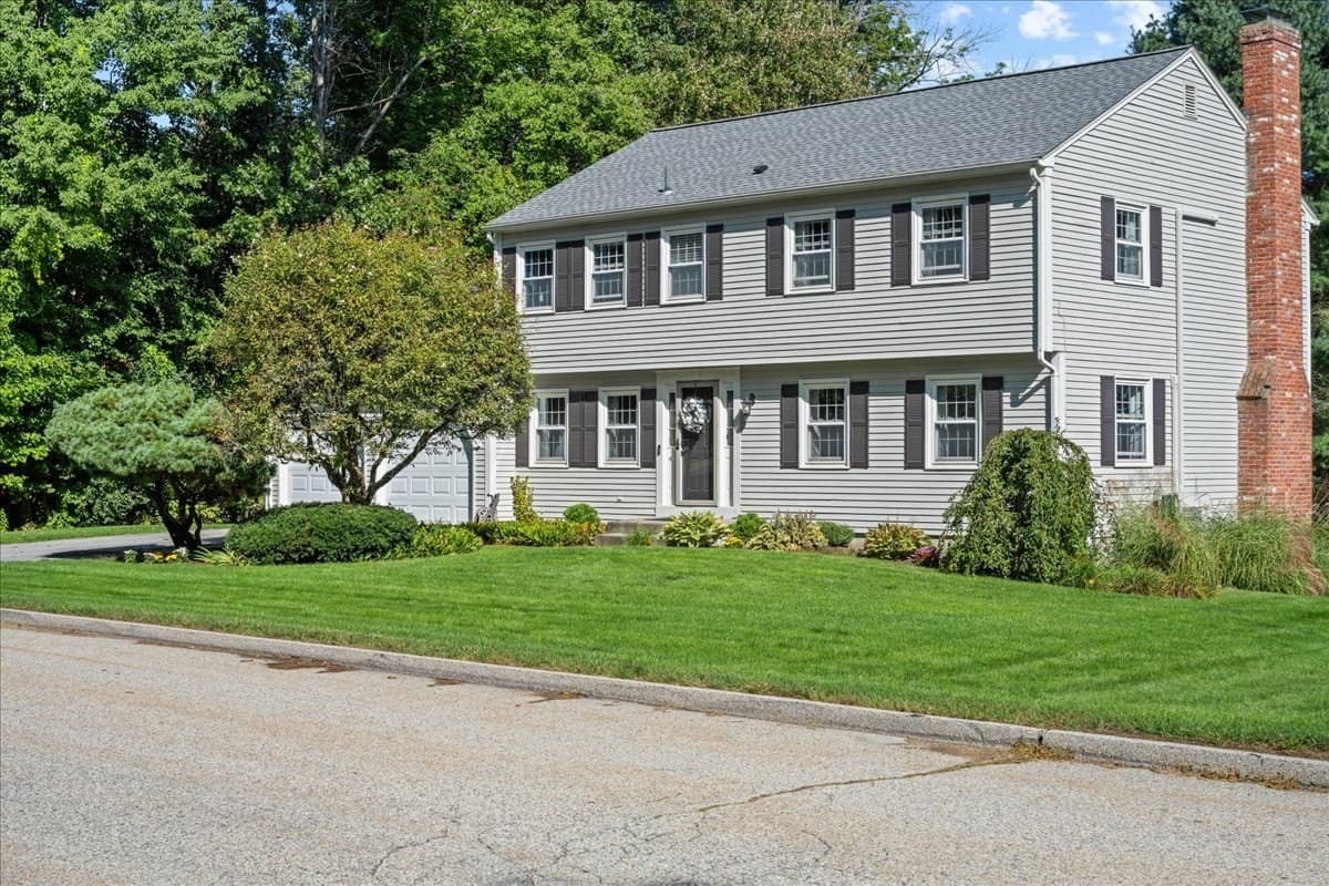 Single Family Residence at 4 Robertson Rd, Auburn MA 01501, Auburn, photo 3 of 42