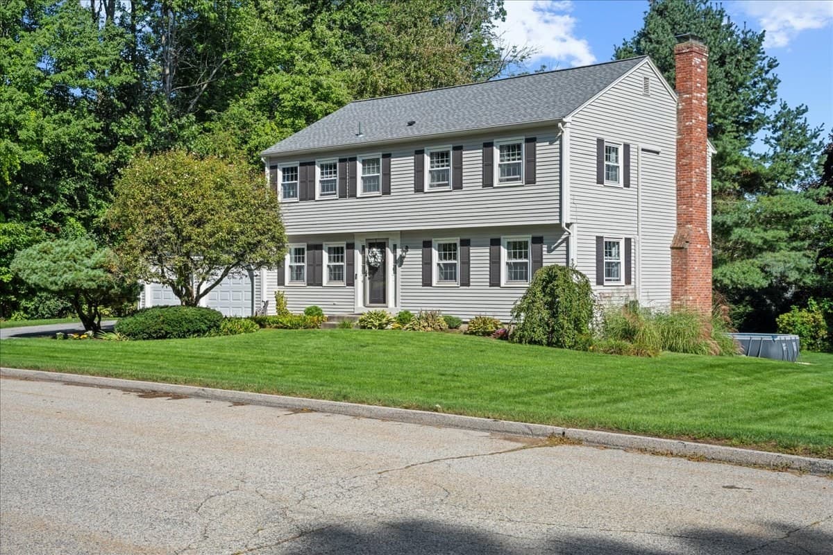 4 Robertson Rd, Auburn MA 01501