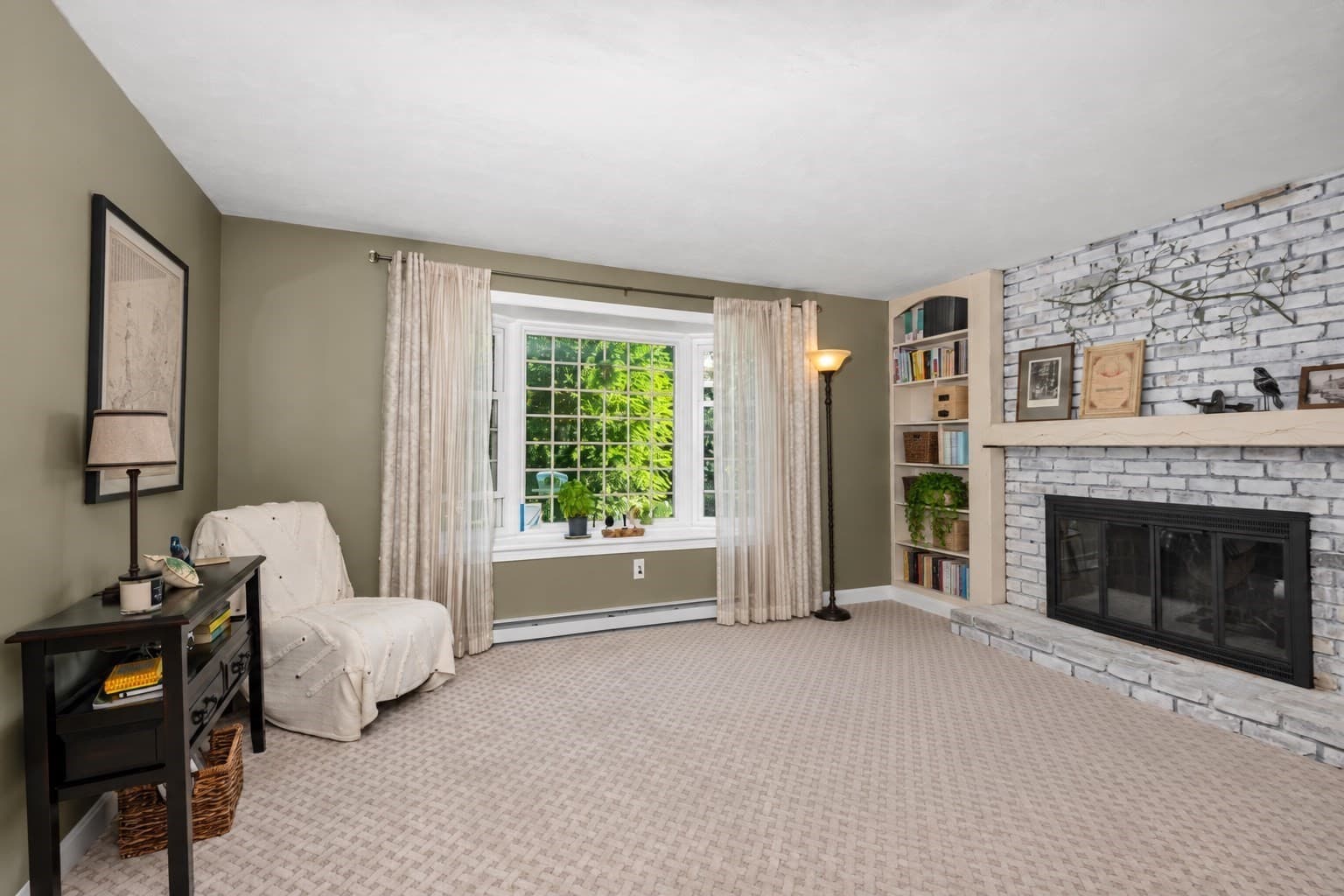 Single Family Residence at 4 Robertson Rd, Auburn MA 01501, Auburn, photo 14 of 42