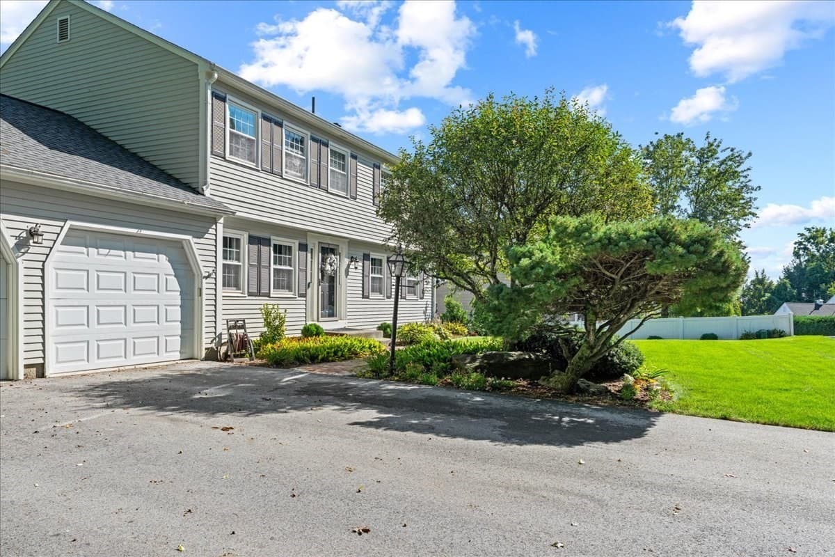 Single Family Residence at 4 Robertson Rd, Auburn MA 01501, Auburn, photo 4 of 42