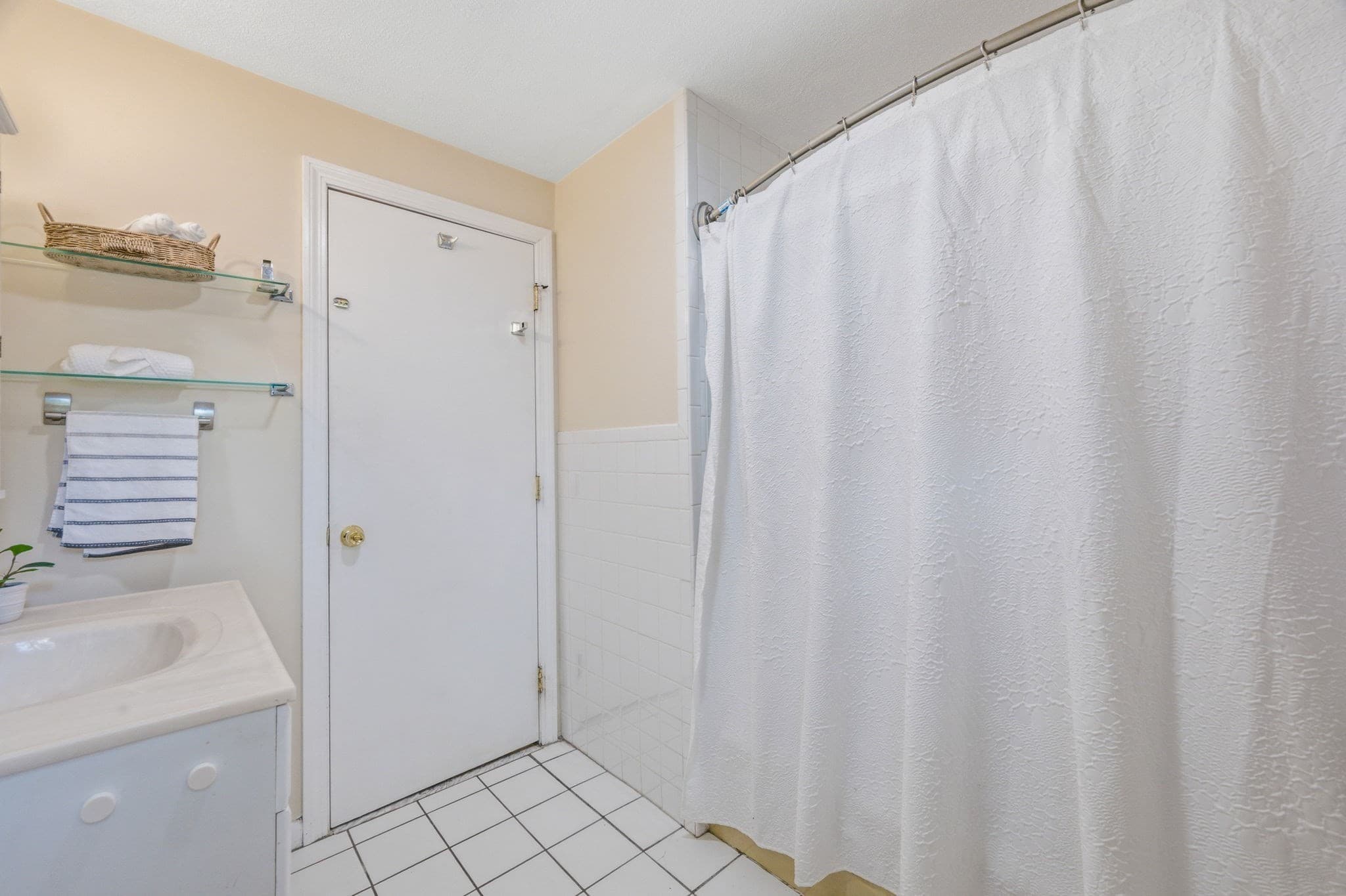 Condominium at 118-120 Edinboro St # 118, Newton MA 02460, Newton, photo 22 of 30