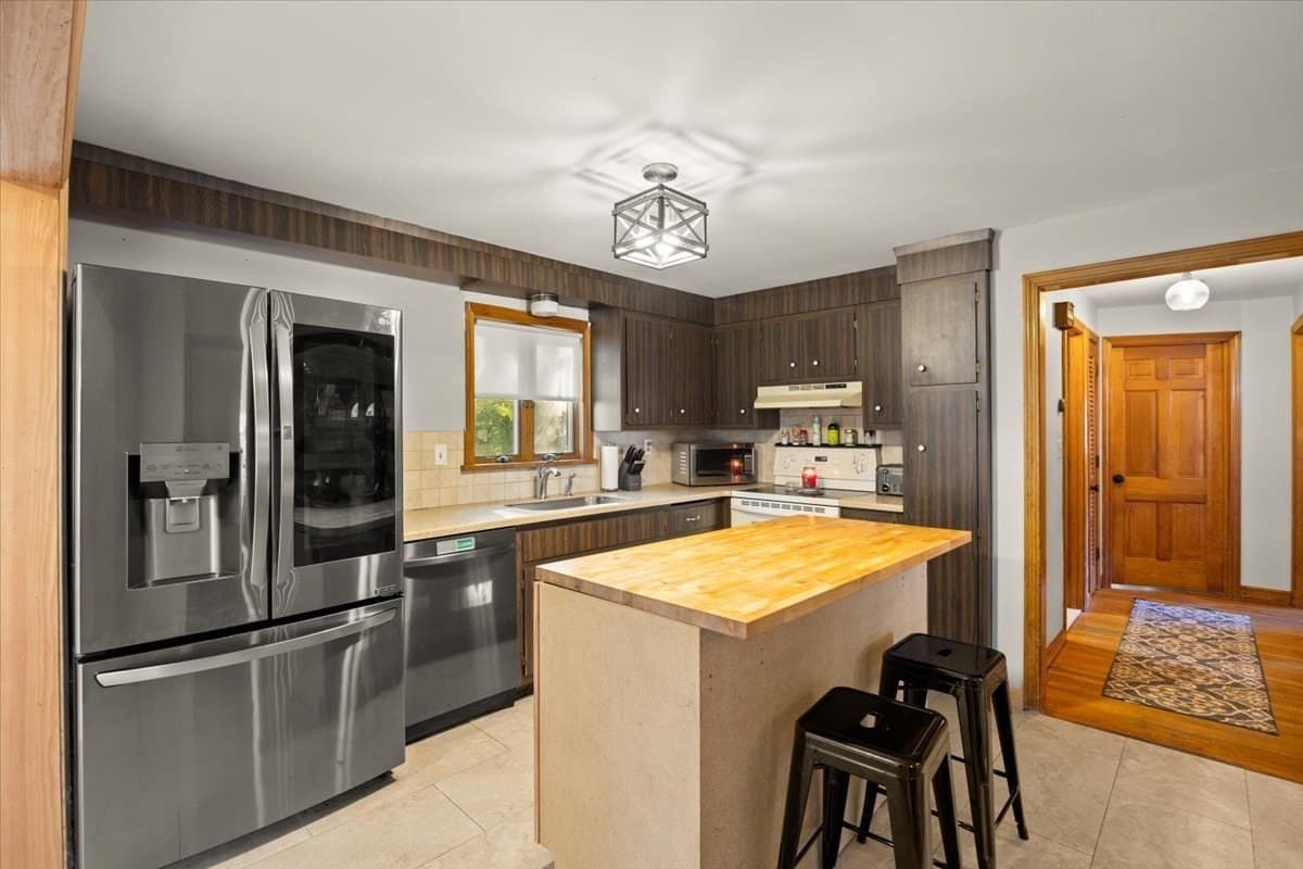 Single Family Residence at 337 Thatcher Street, Brockton MA 02302, Brockton, photo 8 of 41