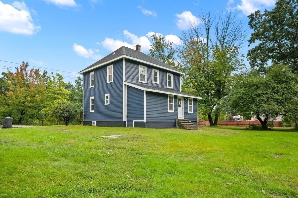 Single Family Residence at 1020 Russell Rd, Westfield MA 01085, Westfield, photo 7 of 26