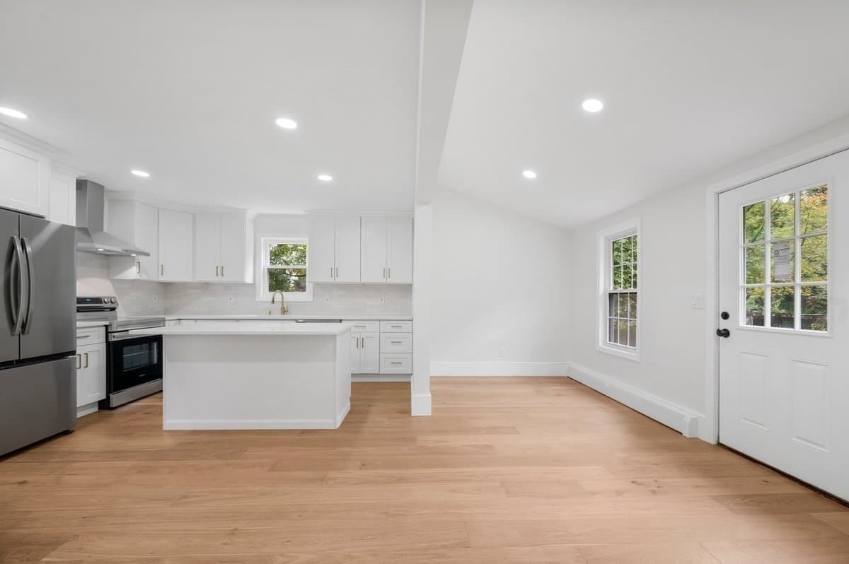 Single Family Residence at 1020 Russell Rd, Westfield MA 01085, Westfield, photo 9 of 26