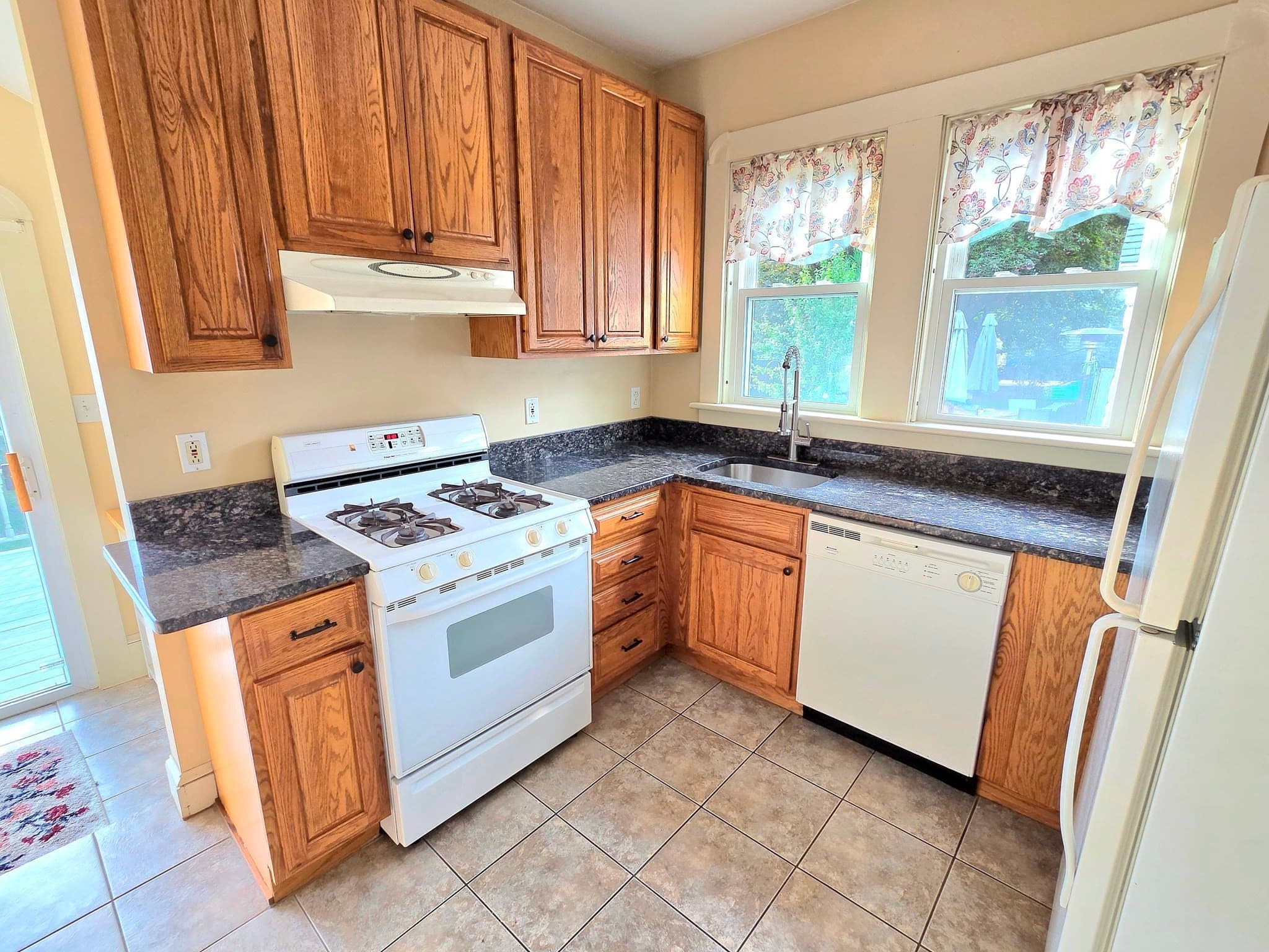 Single Family Residence at 42 Byron St, New Bedford MA 02740, New Bedford, photo 7 of 25