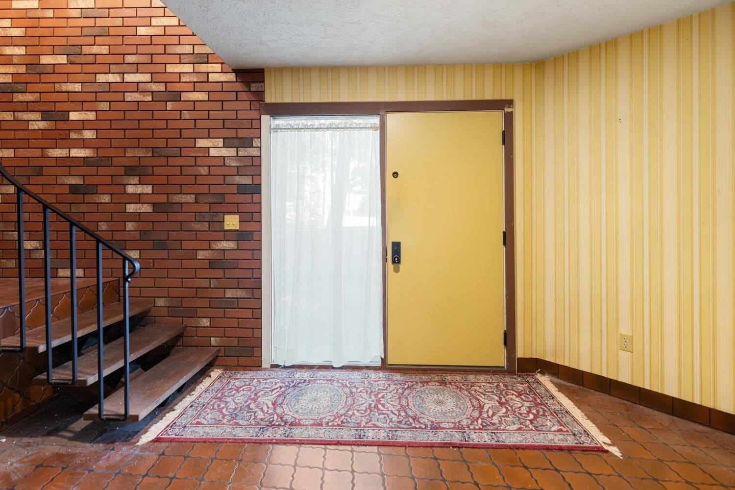 Single Family Residence at 1748 Trapelo Rd, Waltham MA 02451, Waltham, photo 10 of 36