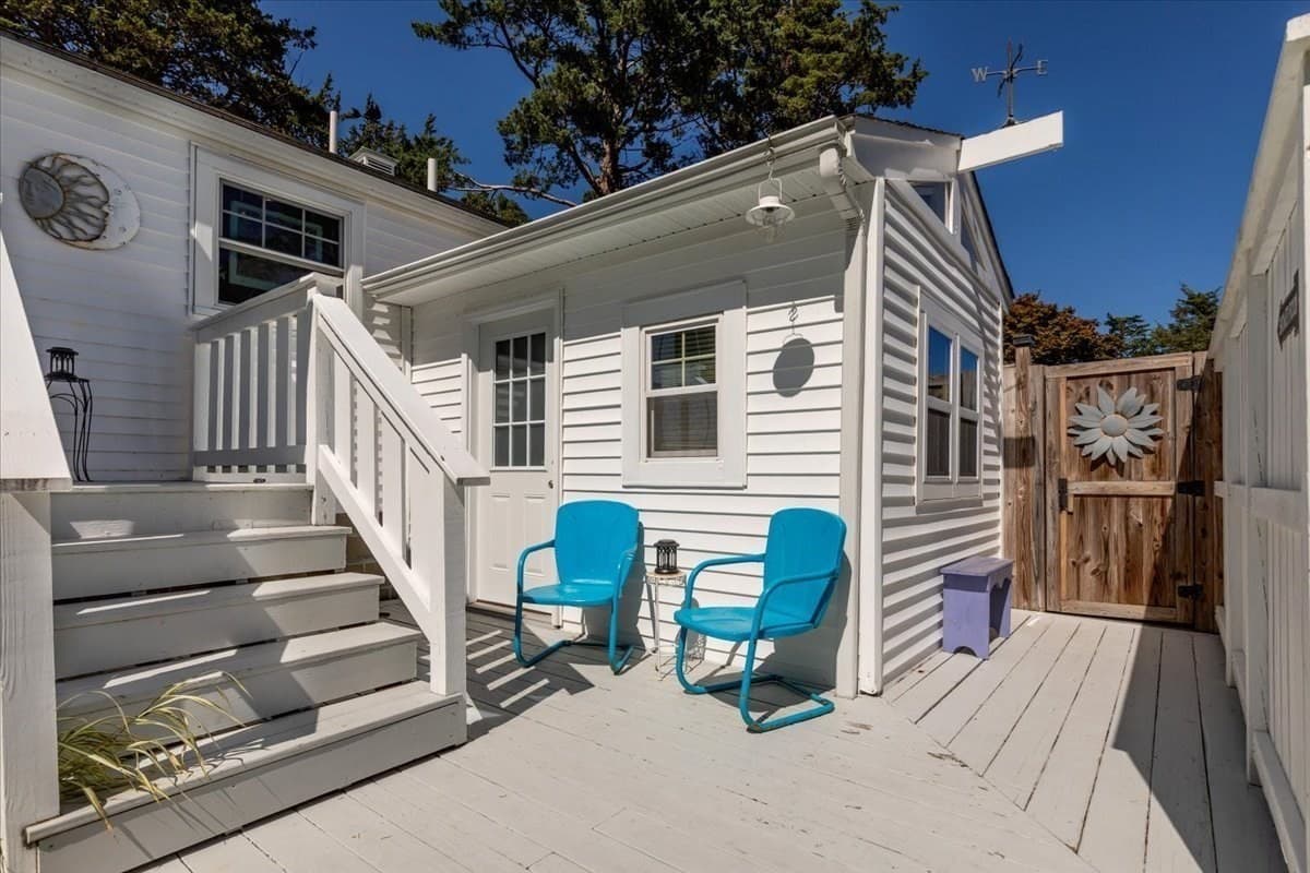 Single Family Residence at 82 Beach Street, Plymouth MA 02360, Plymouth, photo 4 of 42