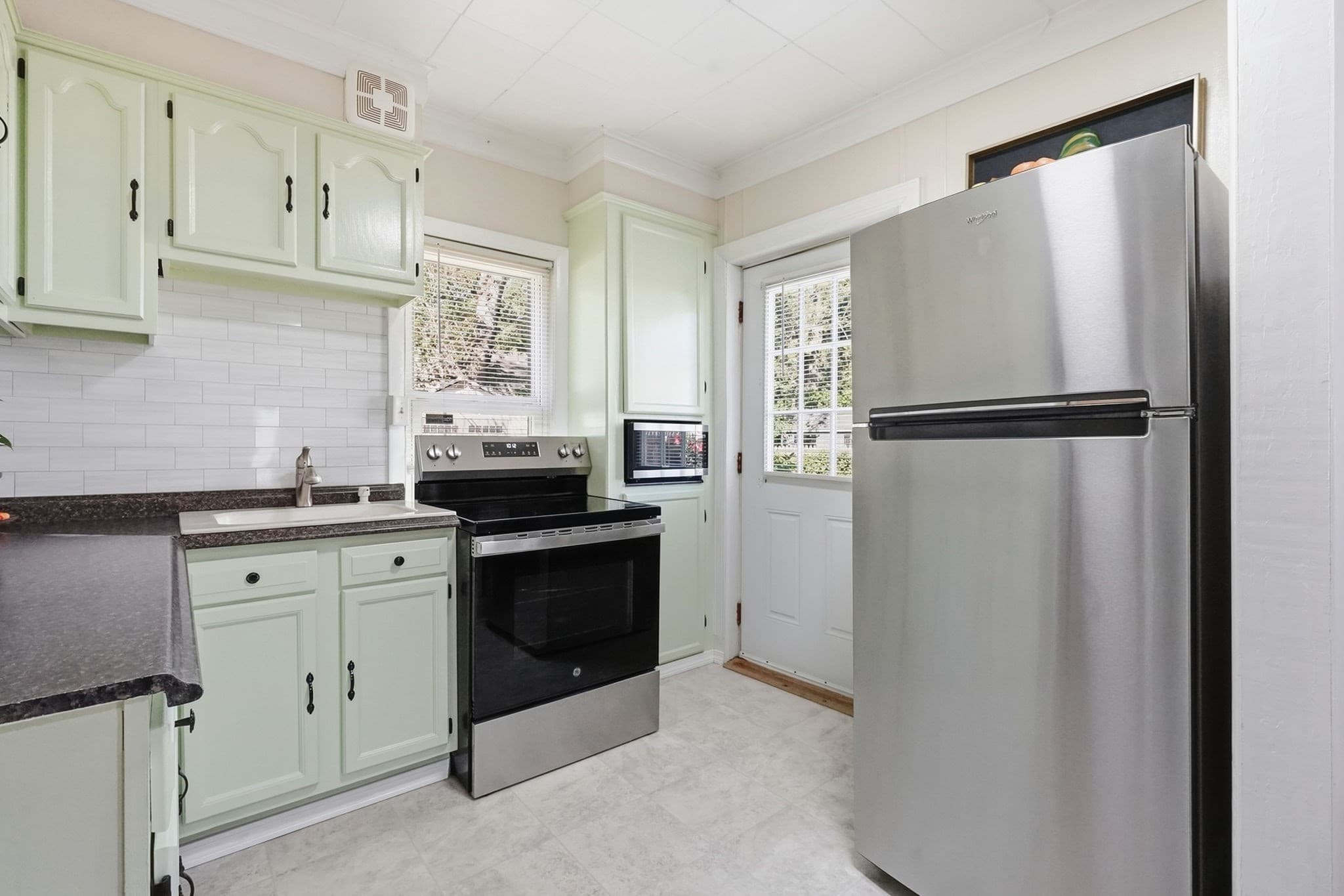 Single Family Residence at 114 Hood St, Springfield MA 01109, Springfield, photo 12 of 34