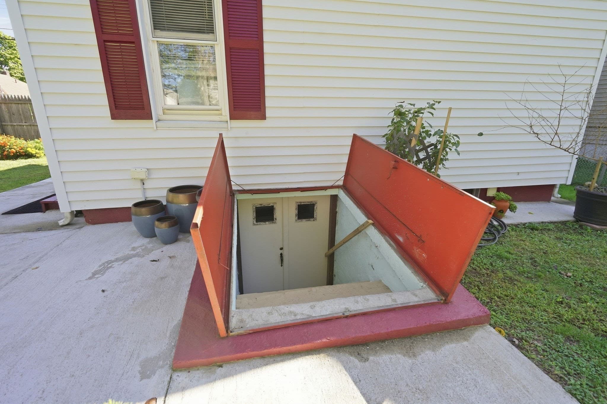 Single Family Residence at 114 Hood St, Springfield MA 01109, Springfield, photo 32 of 34