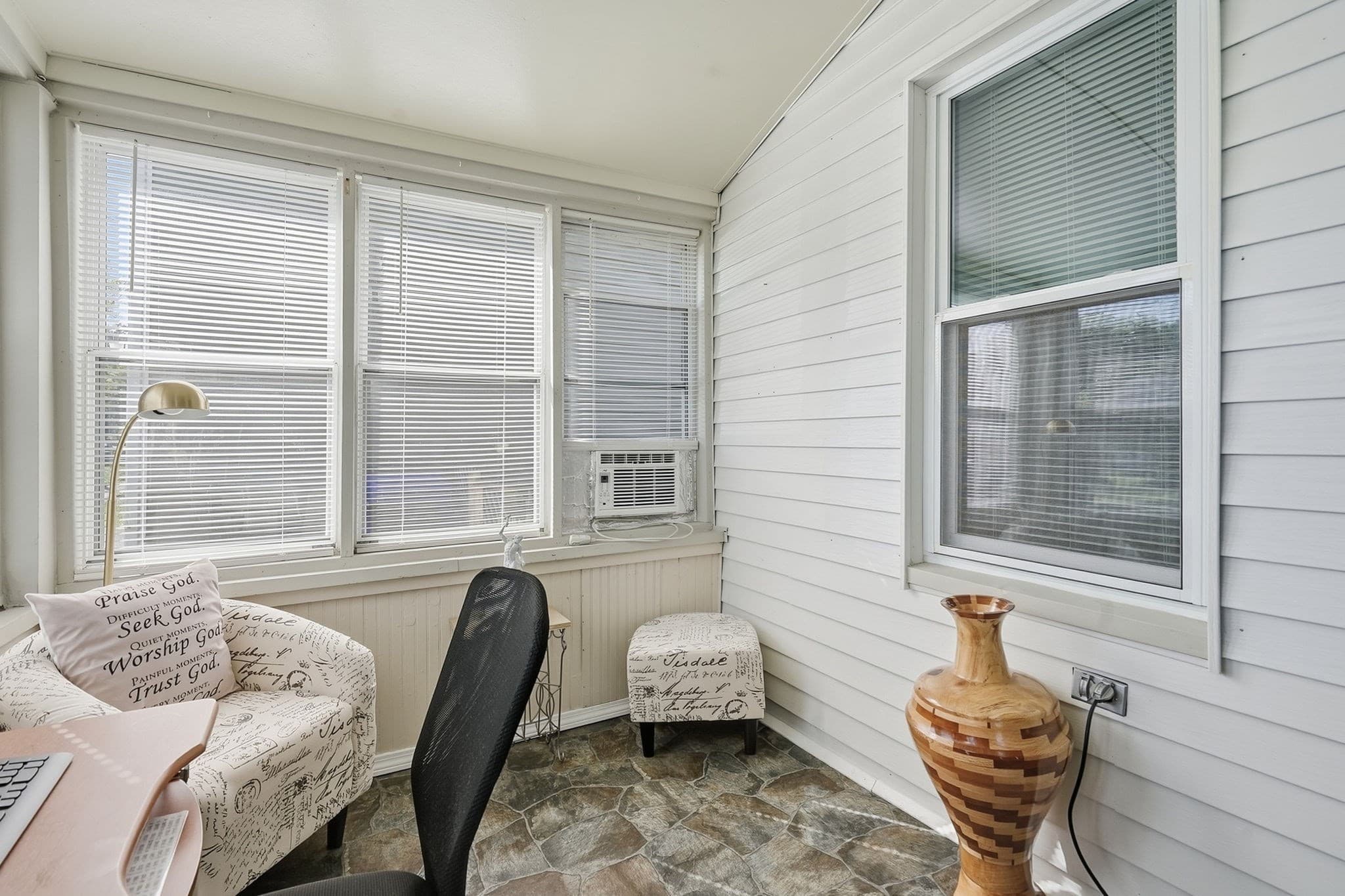 Single Family Residence at 114 Hood St, Springfield MA 01109, Springfield, photo 5 of 34