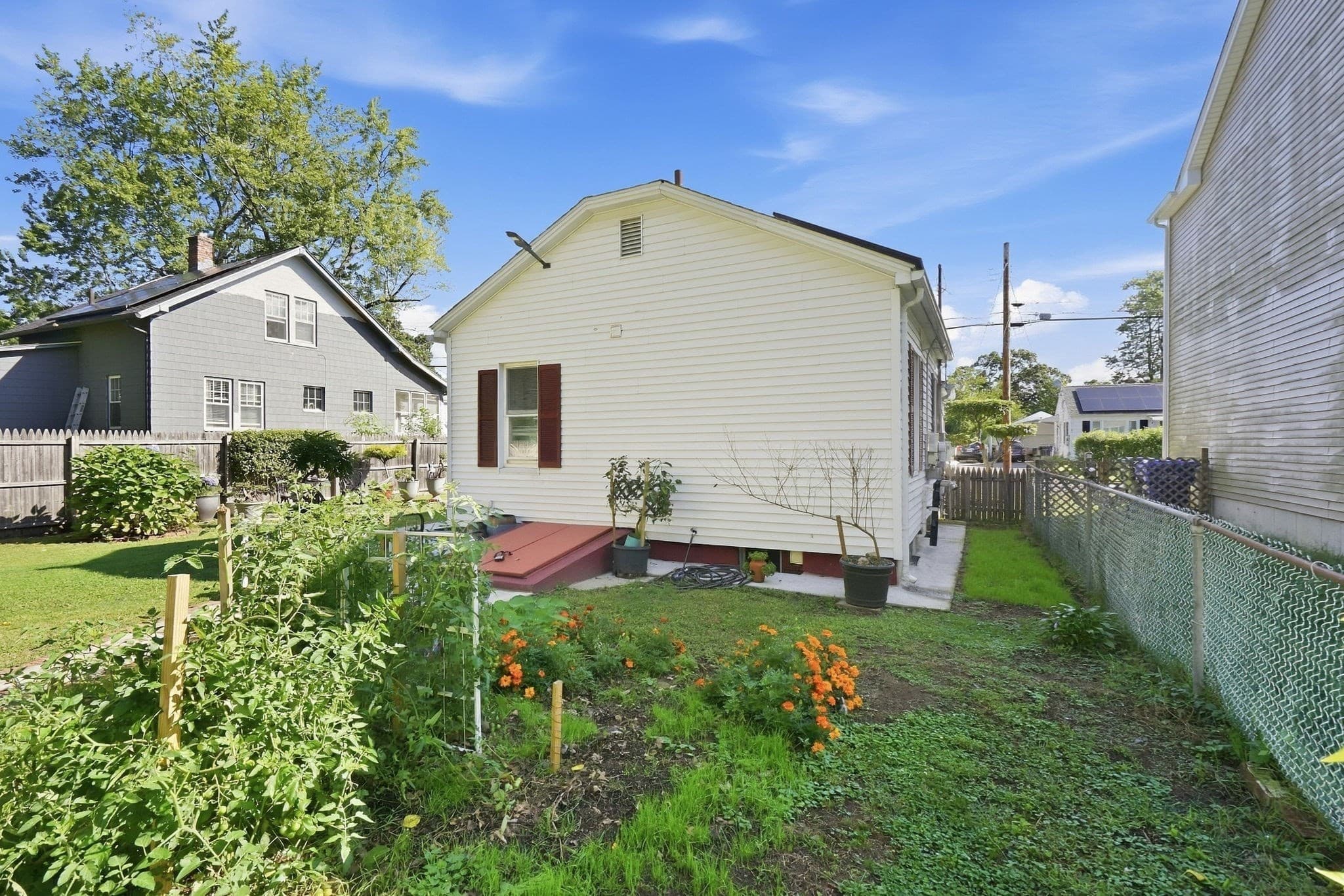 Single Family Residence at 114 Hood St, Springfield MA 01109, Springfield, photo 30 of 34