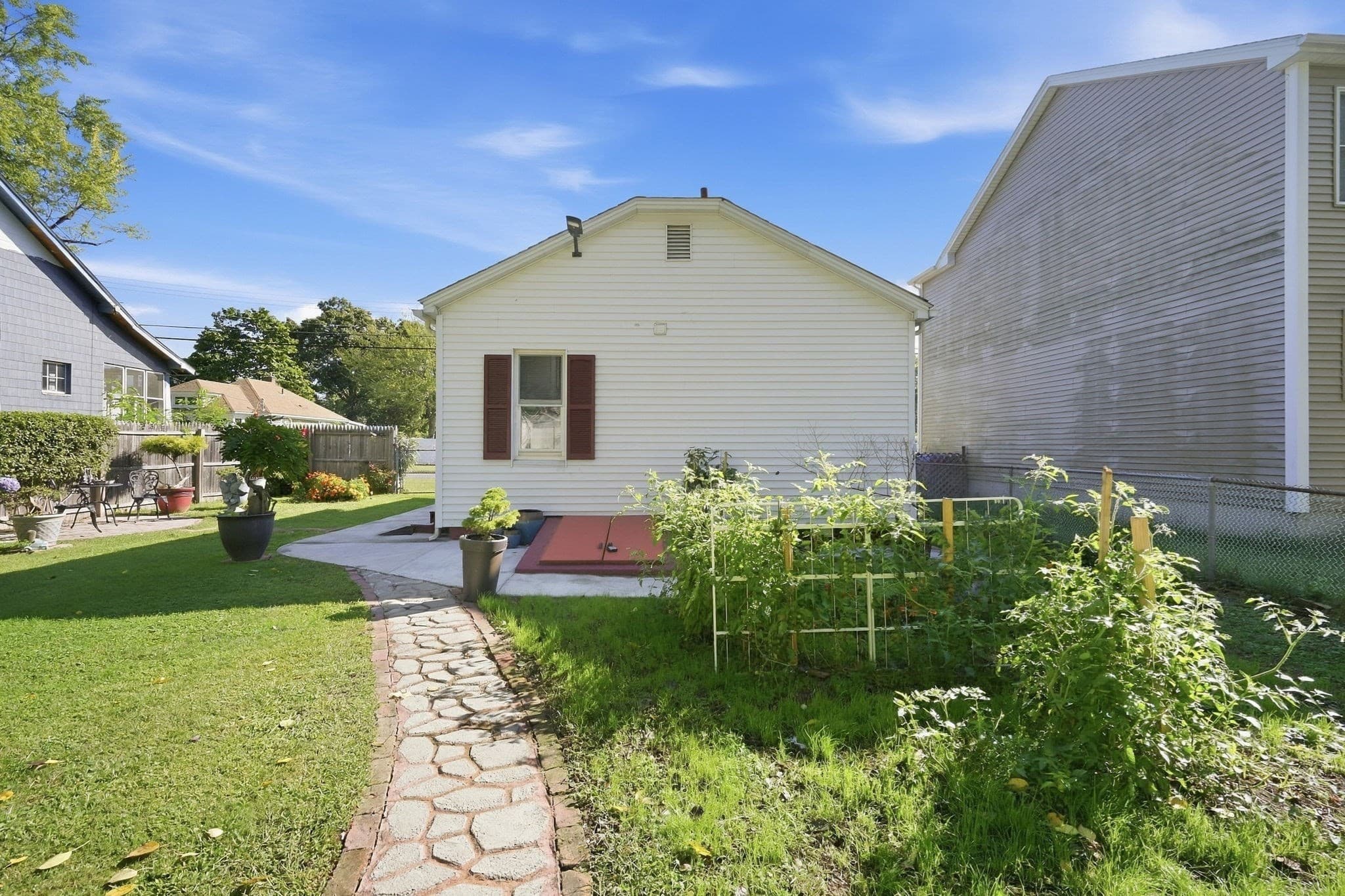 Single Family Residence at 114 Hood St, Springfield MA 01109, Springfield, photo 29 of 34