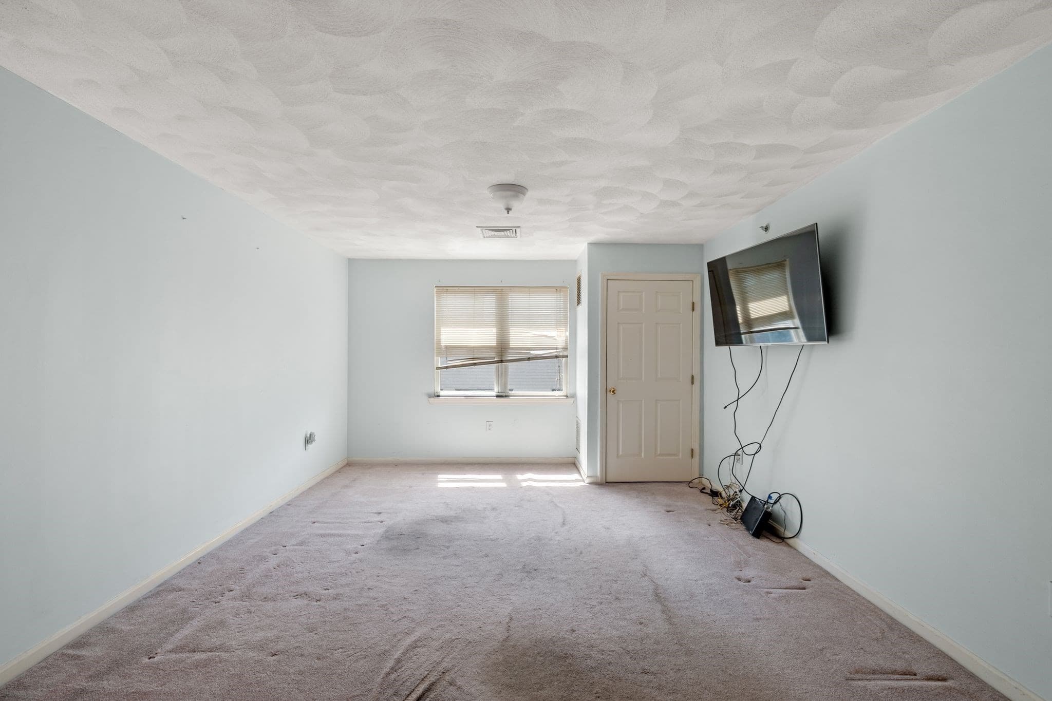 Condominium at 107 Foster St # 304, Peabody MA 01960, Peabody, photo 7 of 19