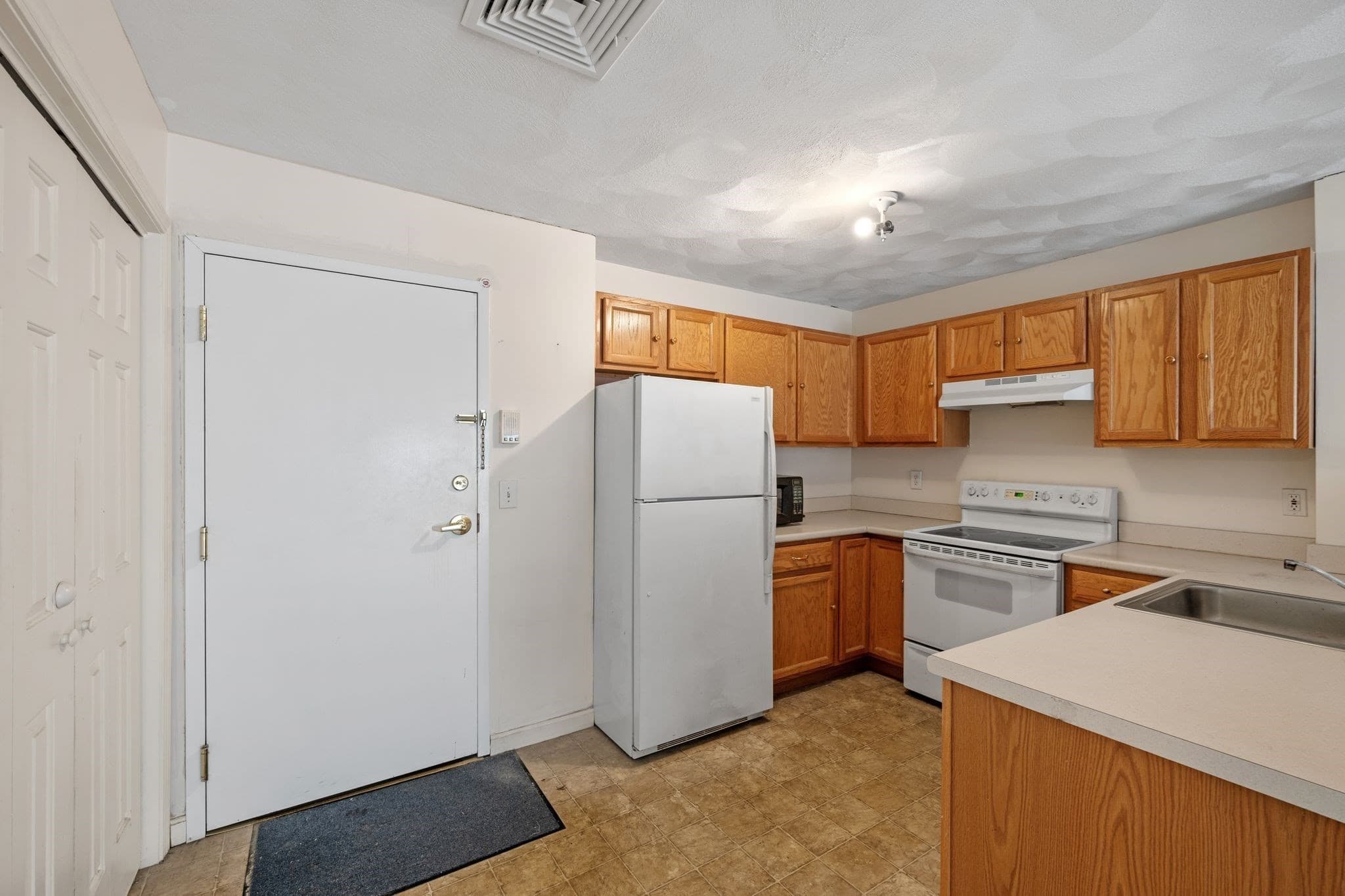 Condominium at 107 Foster St # 304, Peabody MA 01960, Peabody, photo 4 of 19