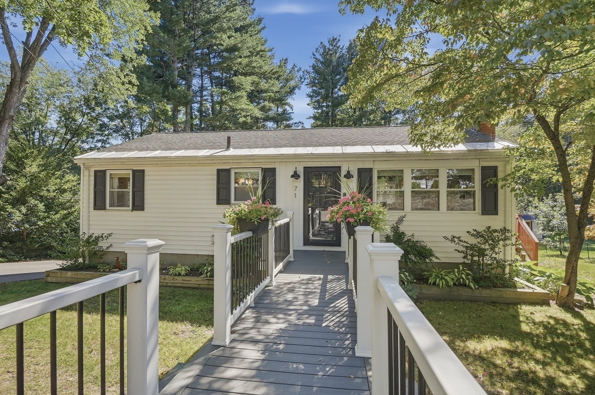 71 Causeway St, Hudson MA 01749
