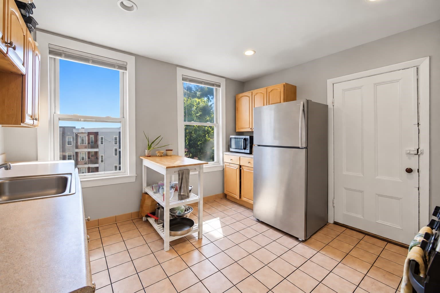 3 Family - 3 Units Up/Down at 72 Eustis Street, Cambridge MA 02140, Cambridge, photo 8 of 32