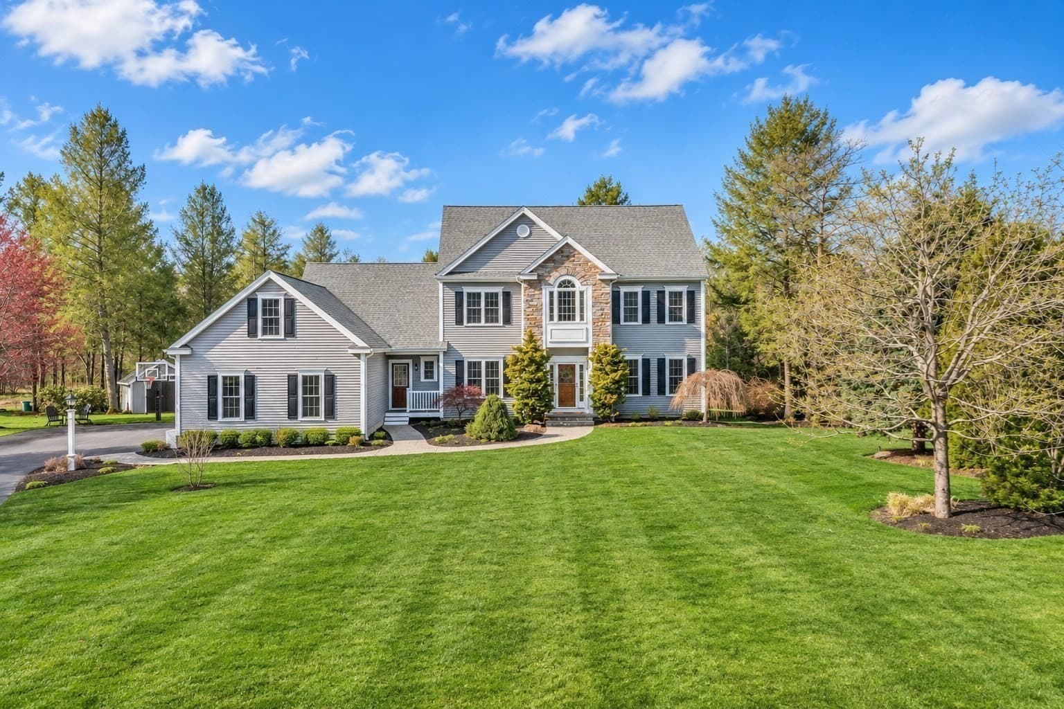 14 Iarussi Way, Medway MA 02053