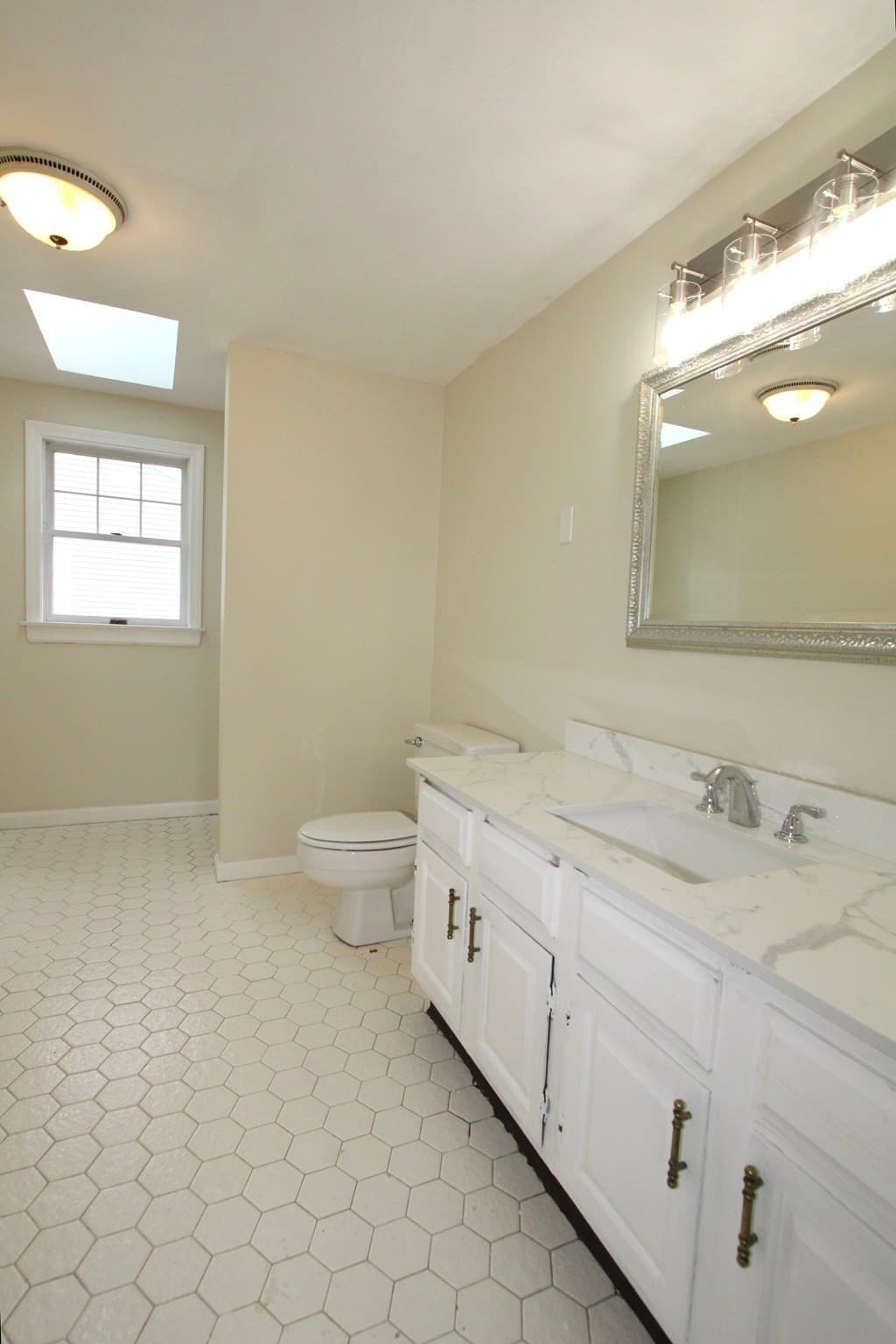 Single Family Residence at 1 Cricket Ln, Worcester MA 01602, Worcester, photo 12 of 19