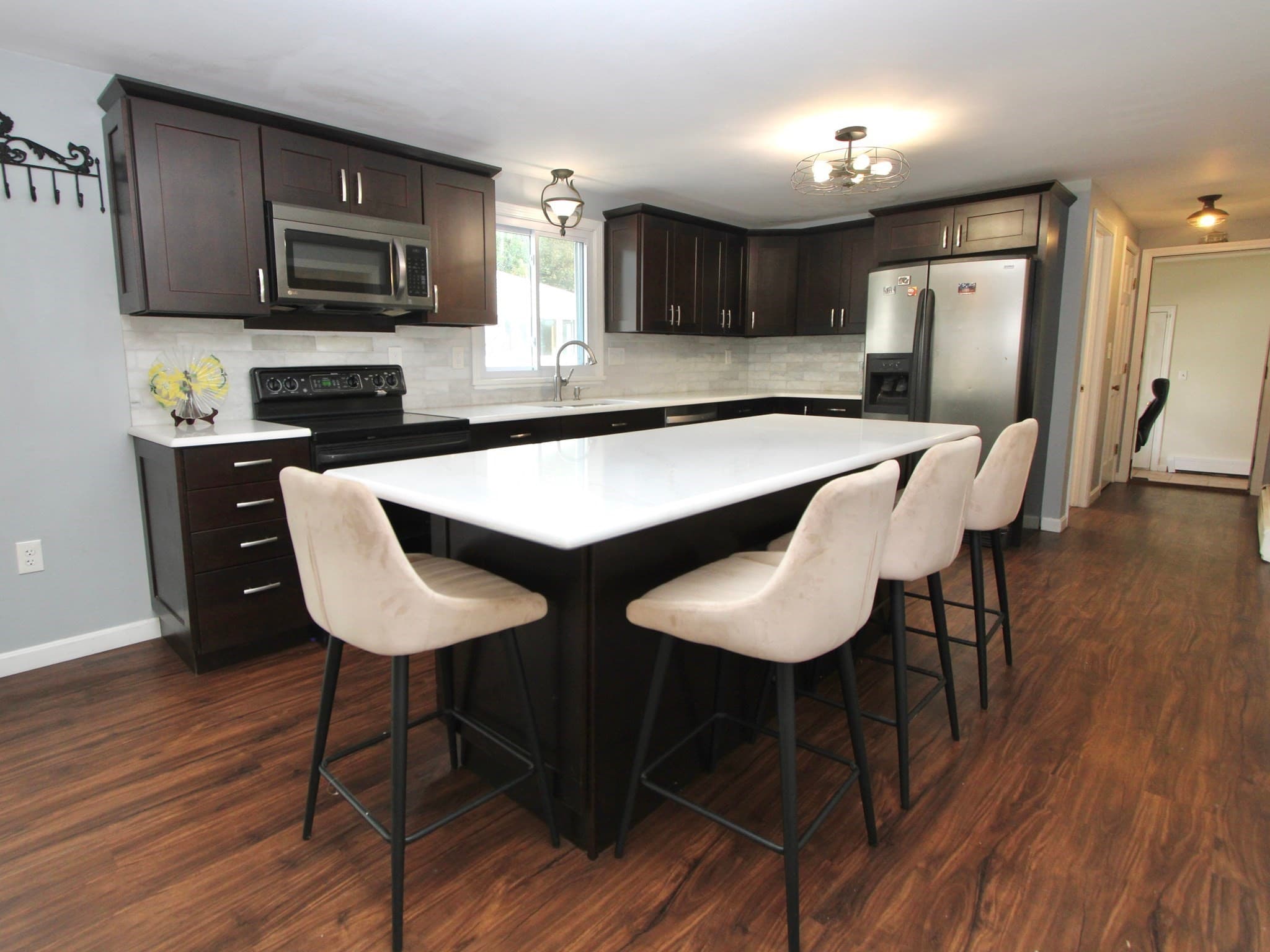 Single Family Residence at 1 Cricket Ln, Worcester MA 01602, Worcester, photo 3 of 19