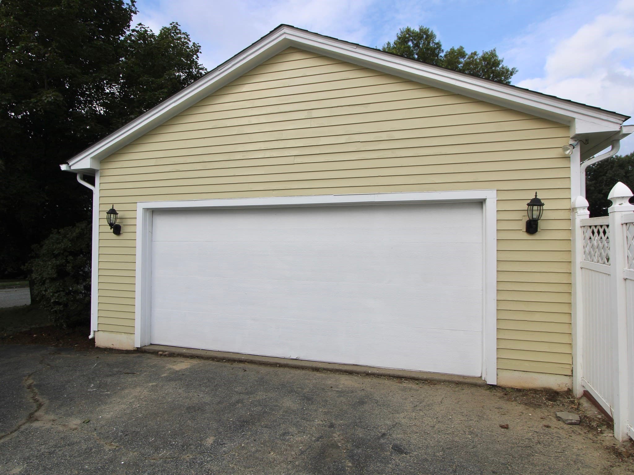 Single Family Residence at 1 Cricket Ln, Worcester MA 01602, Worcester, photo 15 of 19