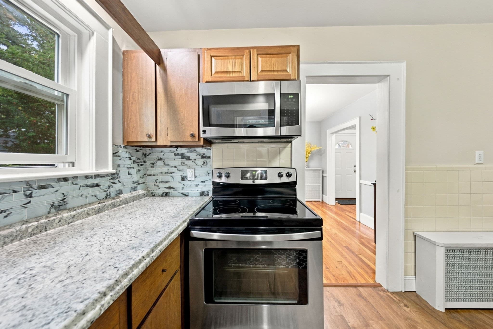Single Family Residence at 31 Lura St, Lowell MA 01851, Lowell, photo 5 of 42