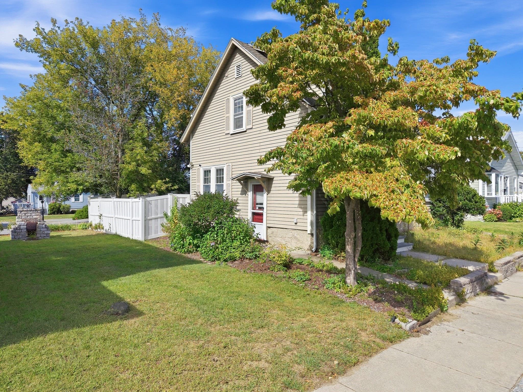 Single Family Residence at 125 Upham St, Lowell MA 01851, Lowell, photo 3 of 29