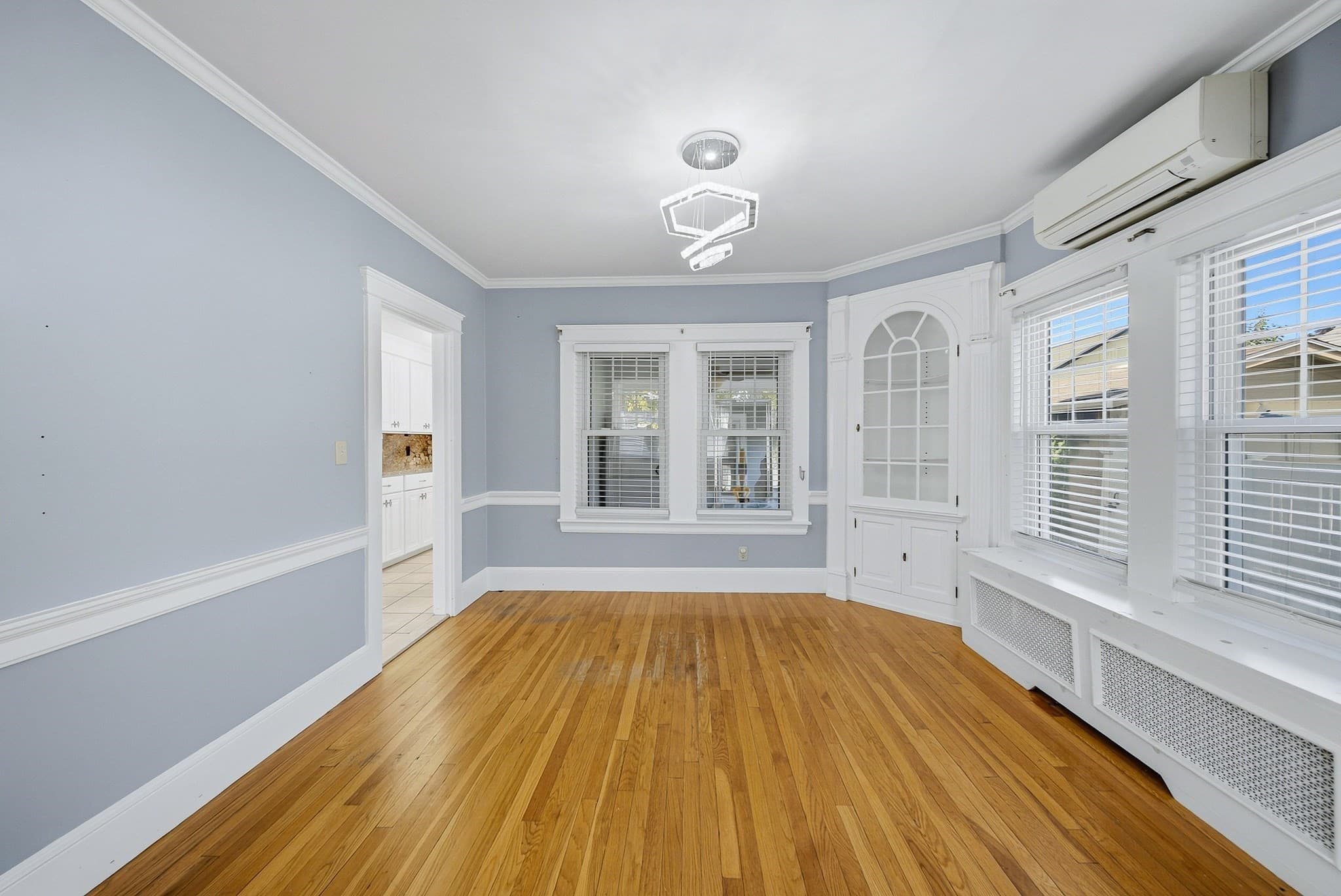 Single Family Residence at 125 Upham St, Lowell MA 01851, Lowell, photo 9 of 29
