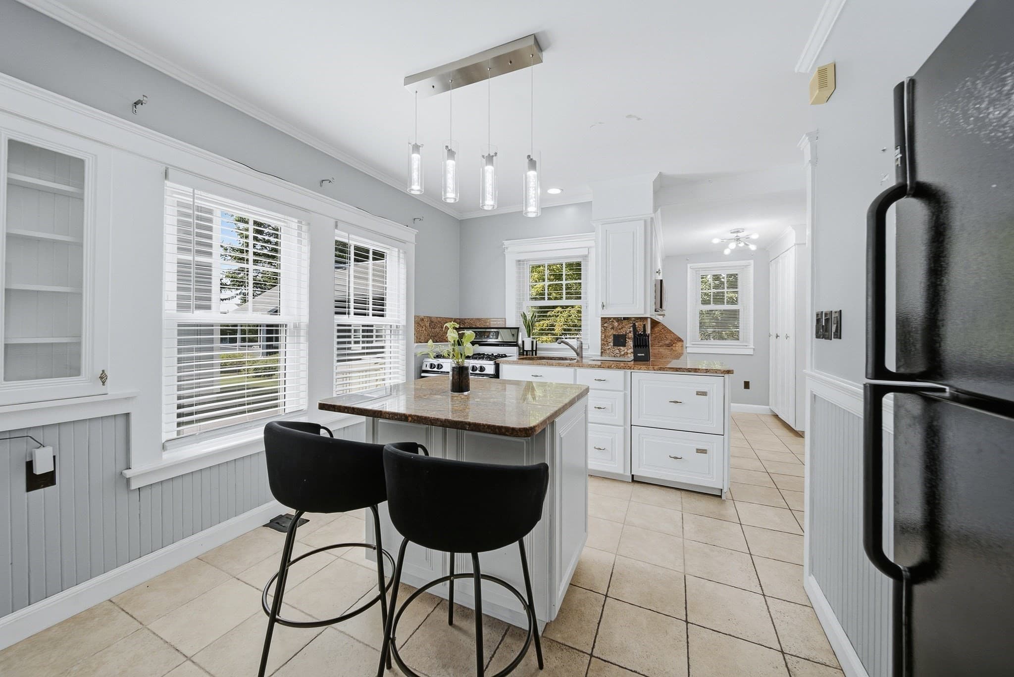 Single Family Residence at 125 Upham St, Lowell MA 01851, Lowell, photo 11 of 29