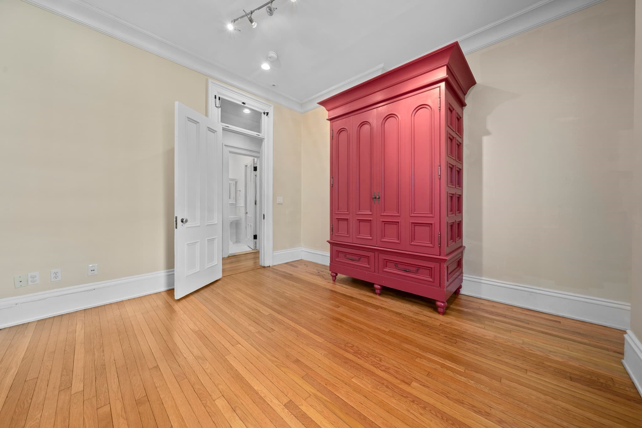 Condominium at 17 High Street # 2, Brookline MA 02445, Brookline, photo 25 of 42