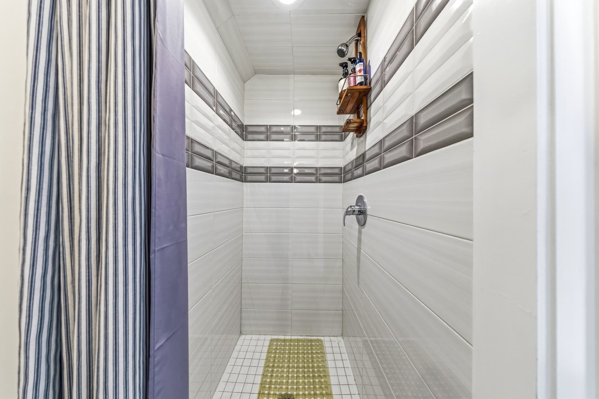 Condominium at 36 Oak St # 1, Somerville MA 02143, Somerville, photo 10 of 28