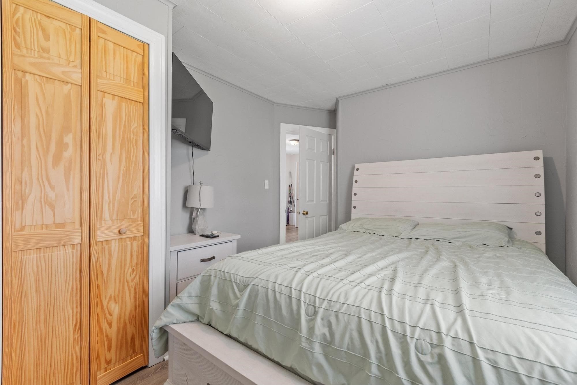 2 Family - 2 Units Up/Down at 262 Oak Street, Clinton MA 01510, Clinton, photo 30 of 42