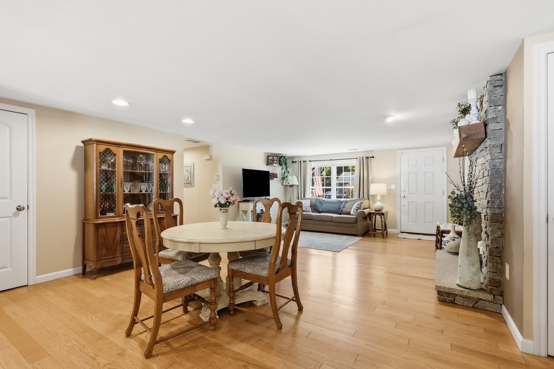 Single Family Residence at 33 Westwind Rd., Andover MA 01810, Andover, photo 7 of 29