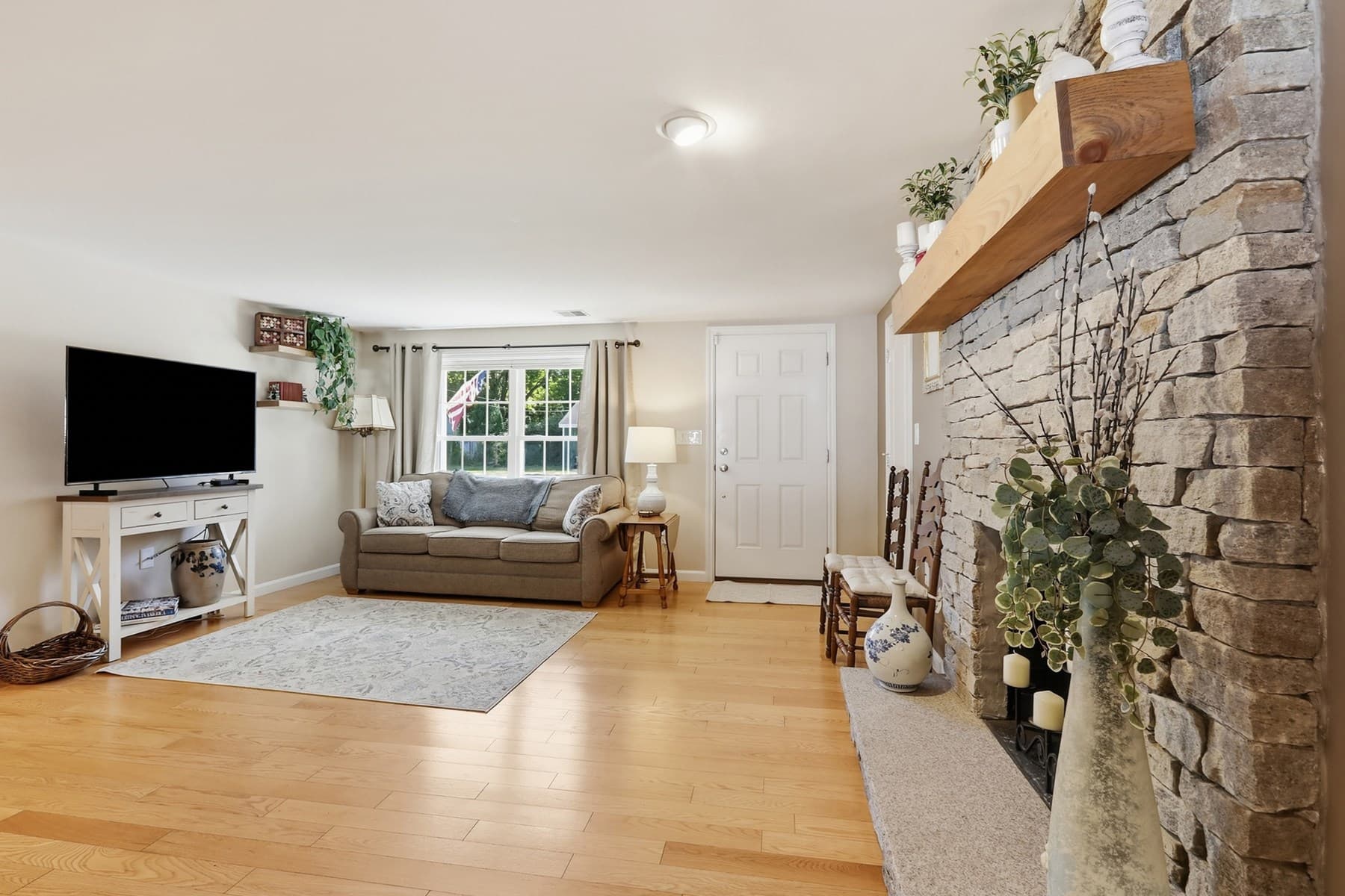 Single Family Residence at 33 Westwind Rd., Andover MA 01810, Andover, photo 4 of 29