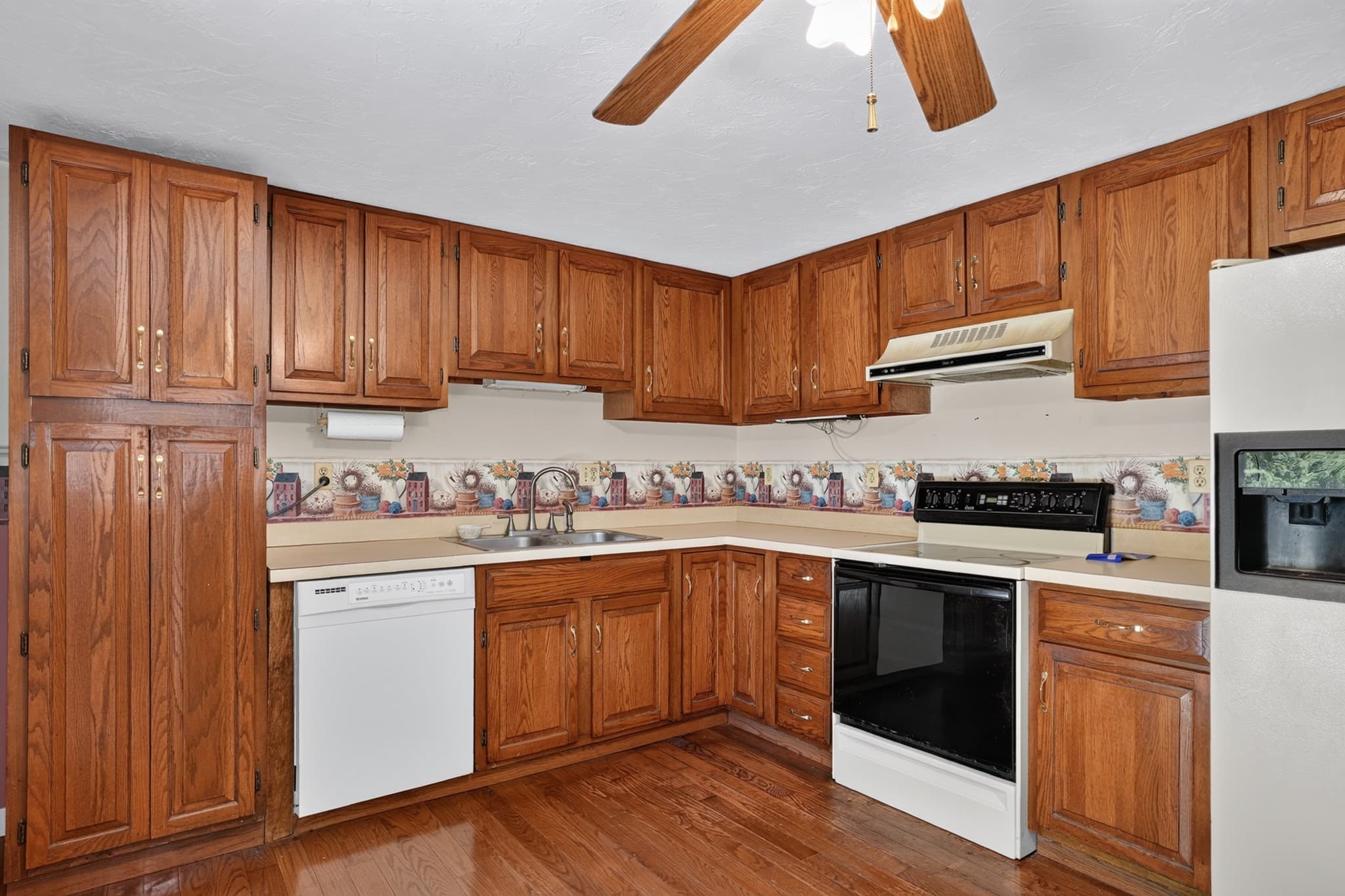 Single Family Residence at 68 School St, Upton MA 01568, Upton, photo 9 of 24