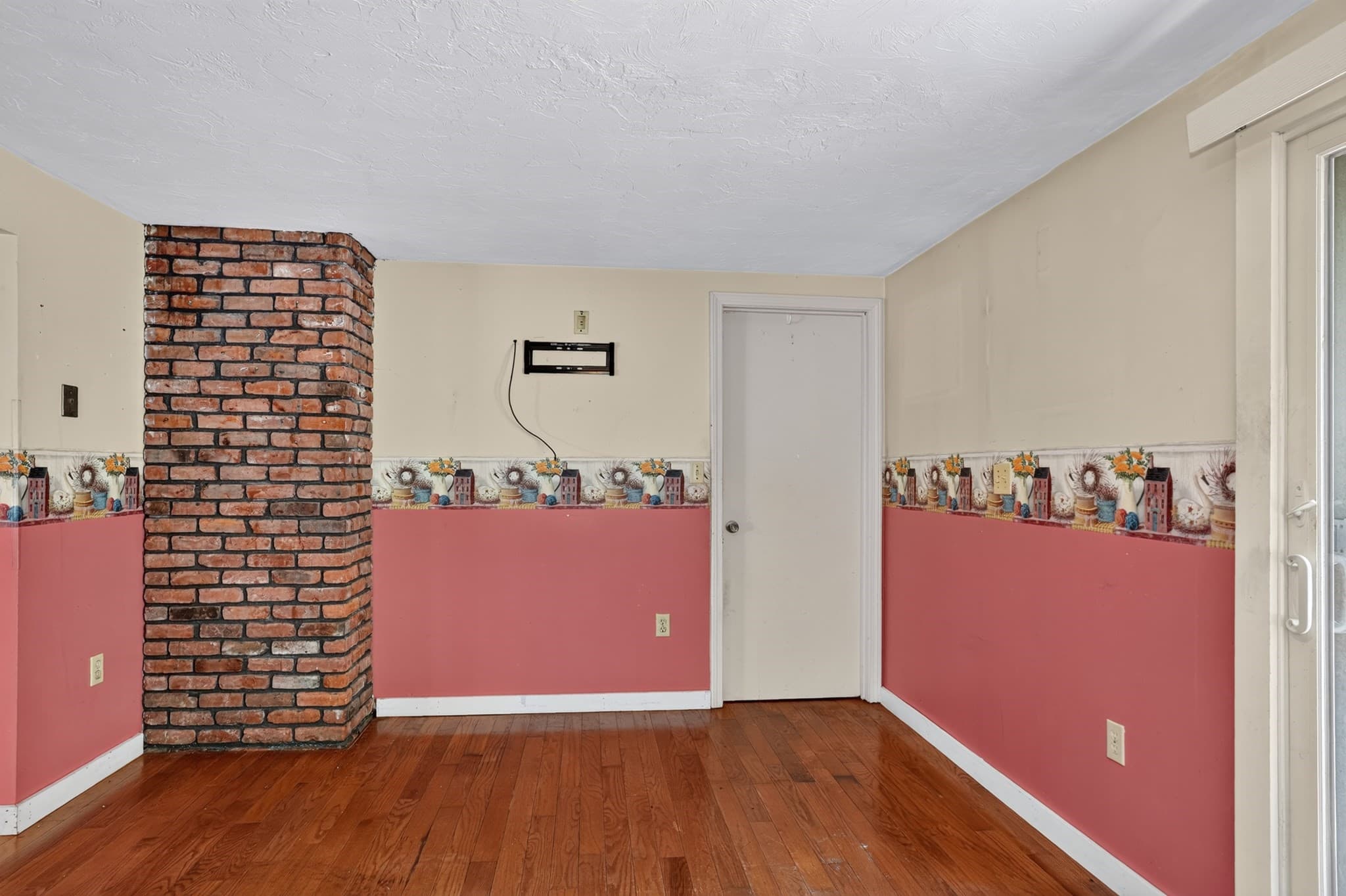 Single Family Residence at 68 School St, Upton MA 01568, Upton, photo 8 of 24