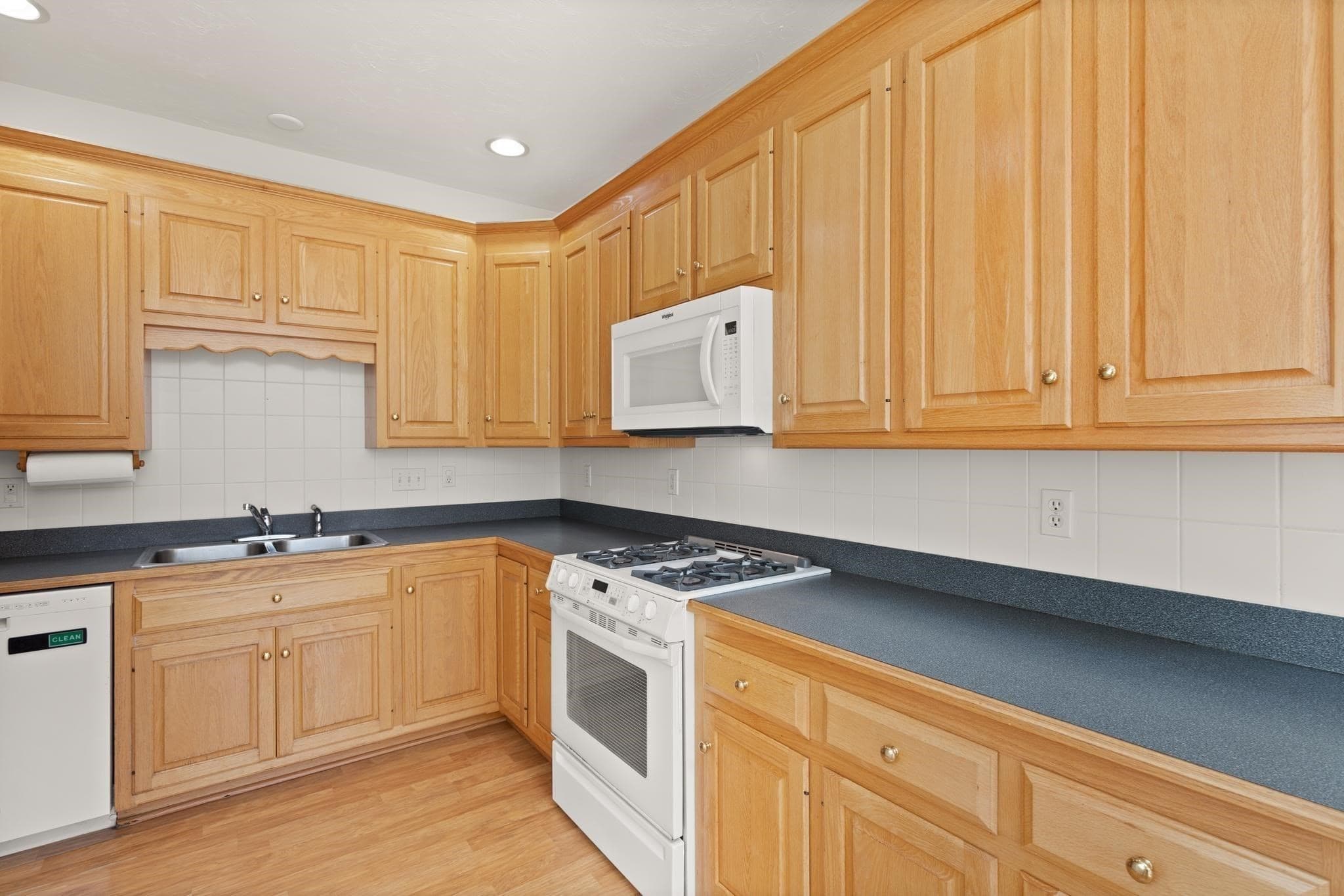 Condominium at 9 Kingson Ln # 6, Medway MA 02053, Medway, photo 22 of 42