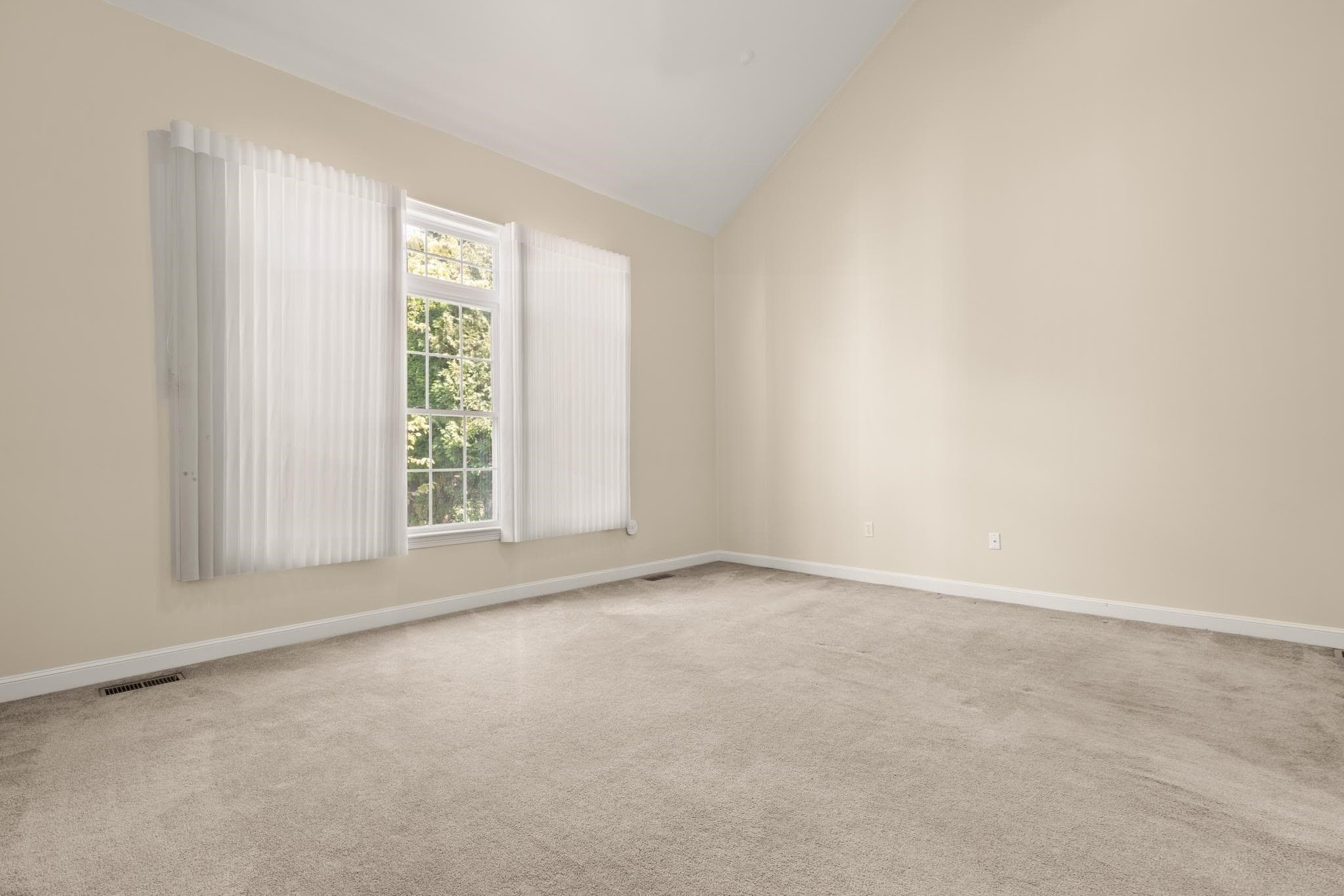 Condominium at 9 Kingson Ln # 6, Medway MA 02053, Medway, photo 15 of 42