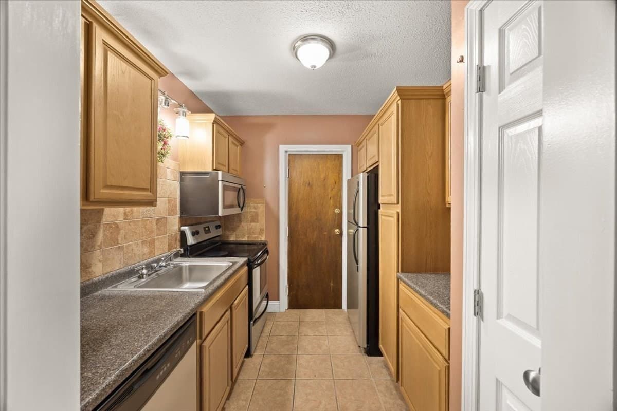 Condominium at 97 Colonel Bell Dr # 1, Brockton MA 02301, Brockton, photo 12 of 20