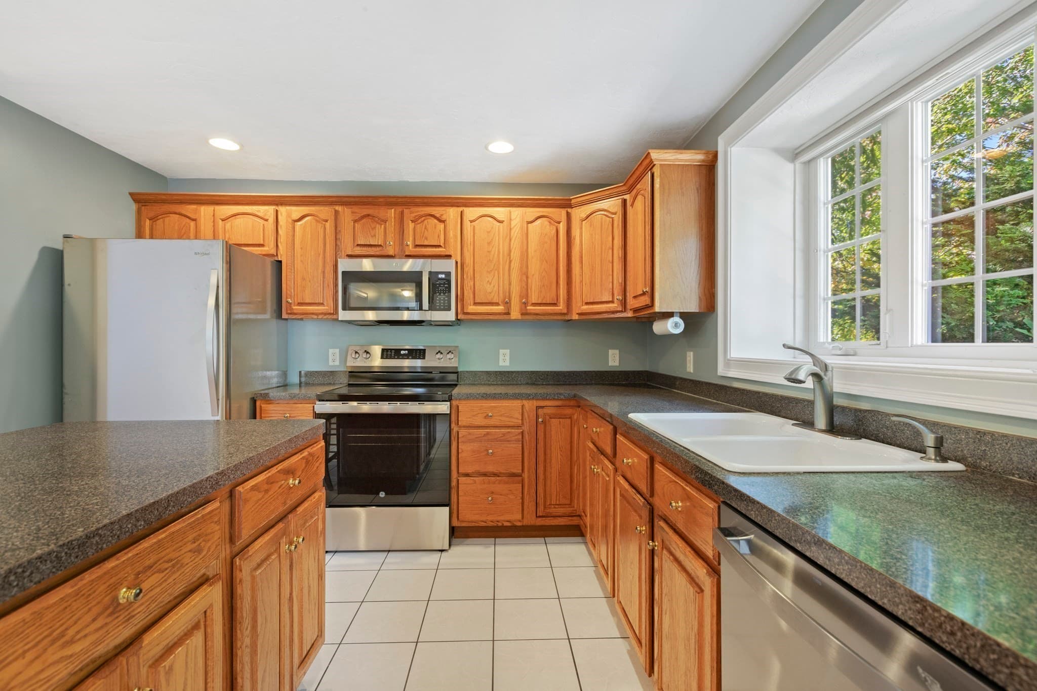 Single Family Residence at 3 Brunelle Dr, Rutland MA 01543, Rutland, photo 8 of 41