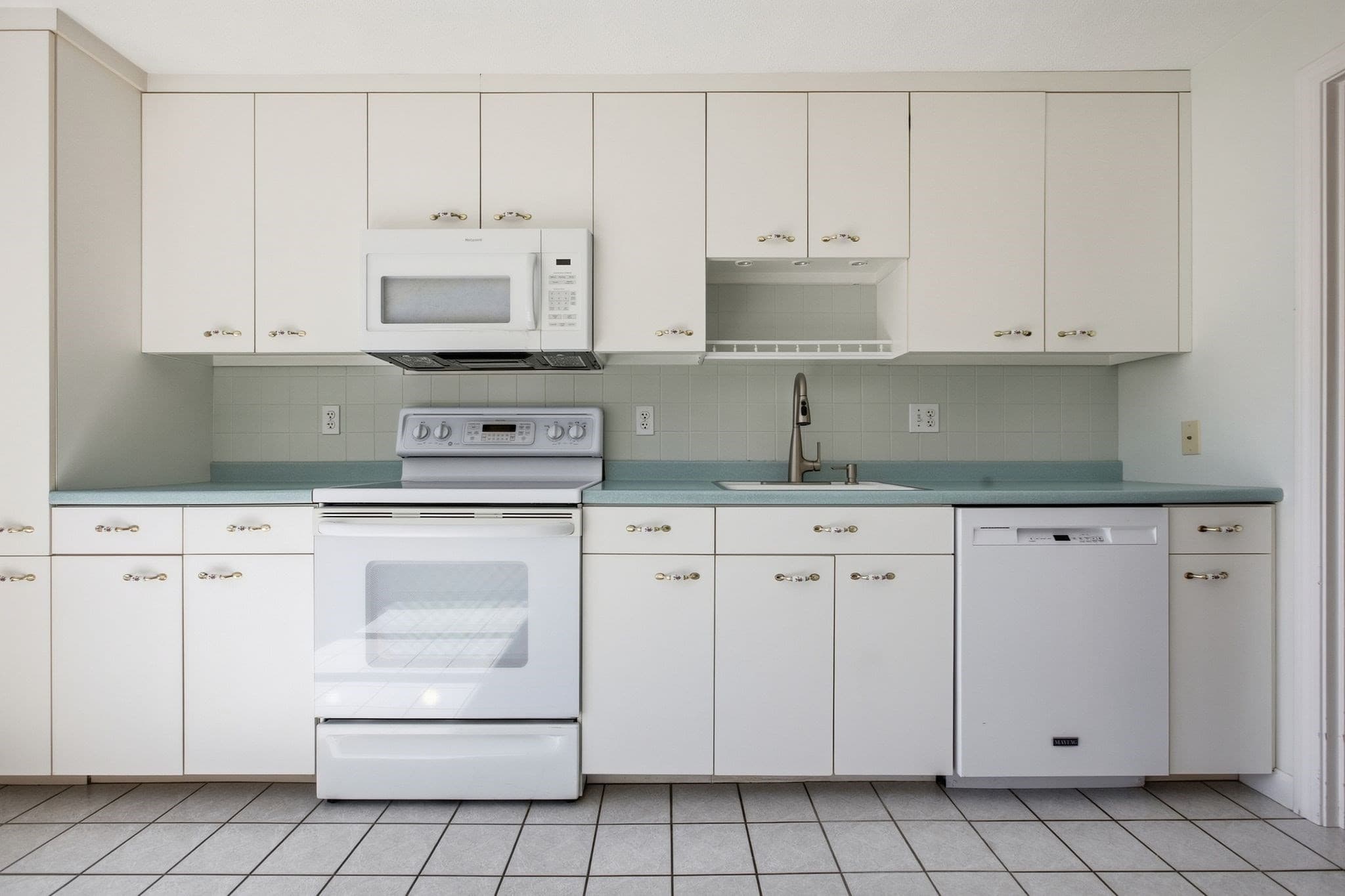 Condominium at 33 Mid Iron Dr # 33, North Reading MA 01864, North Reading, photo 10 of 39