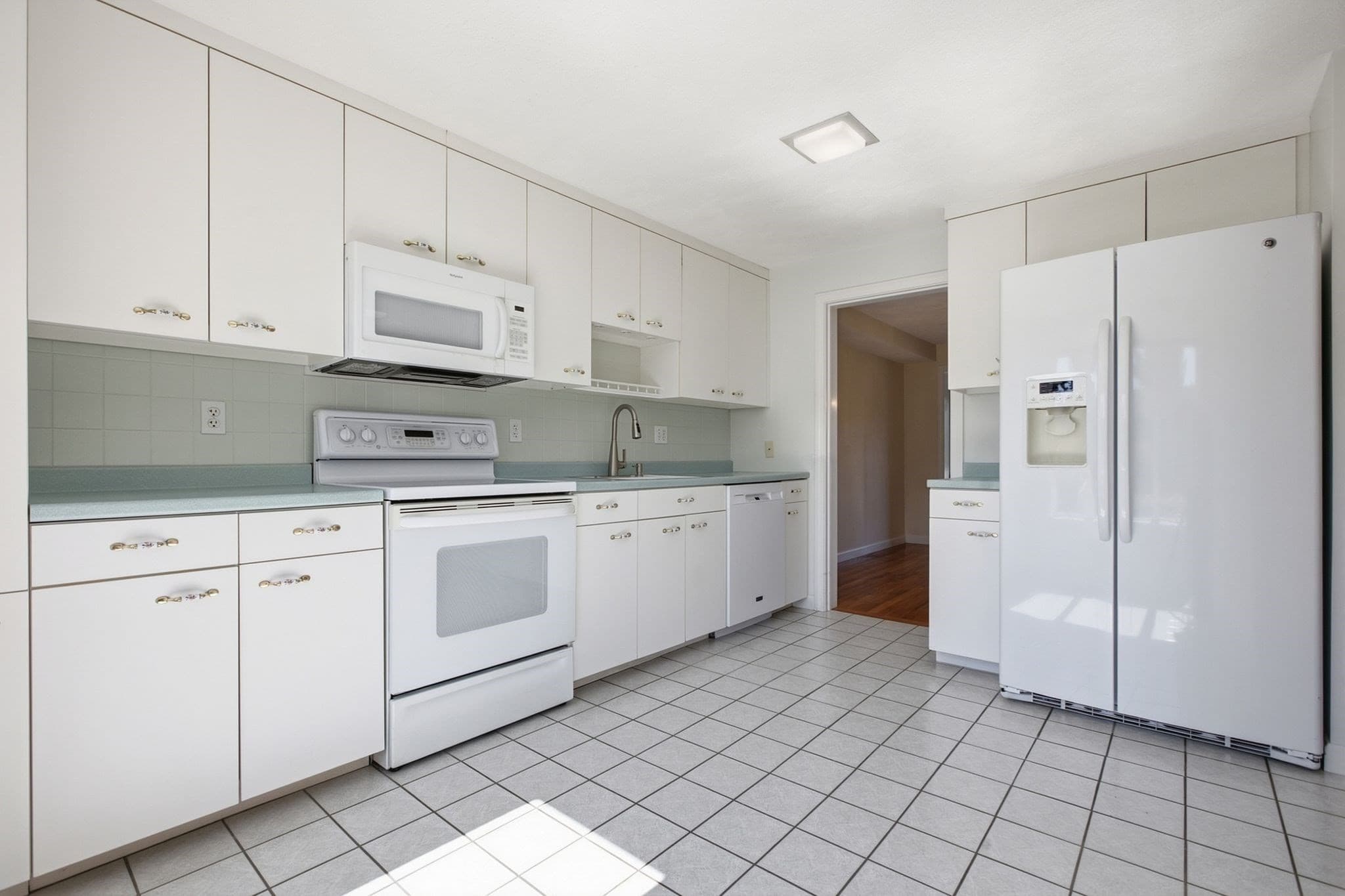 Condominium at 33 Mid Iron Dr # 33, North Reading MA 01864, North Reading, photo 11 of 39