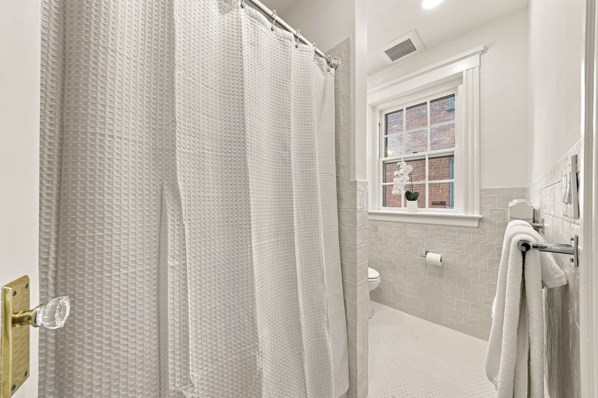Condominium at 43 Linnaean # 2A, Cambridge MA 02138, Cambridge, photo 13 of 40
